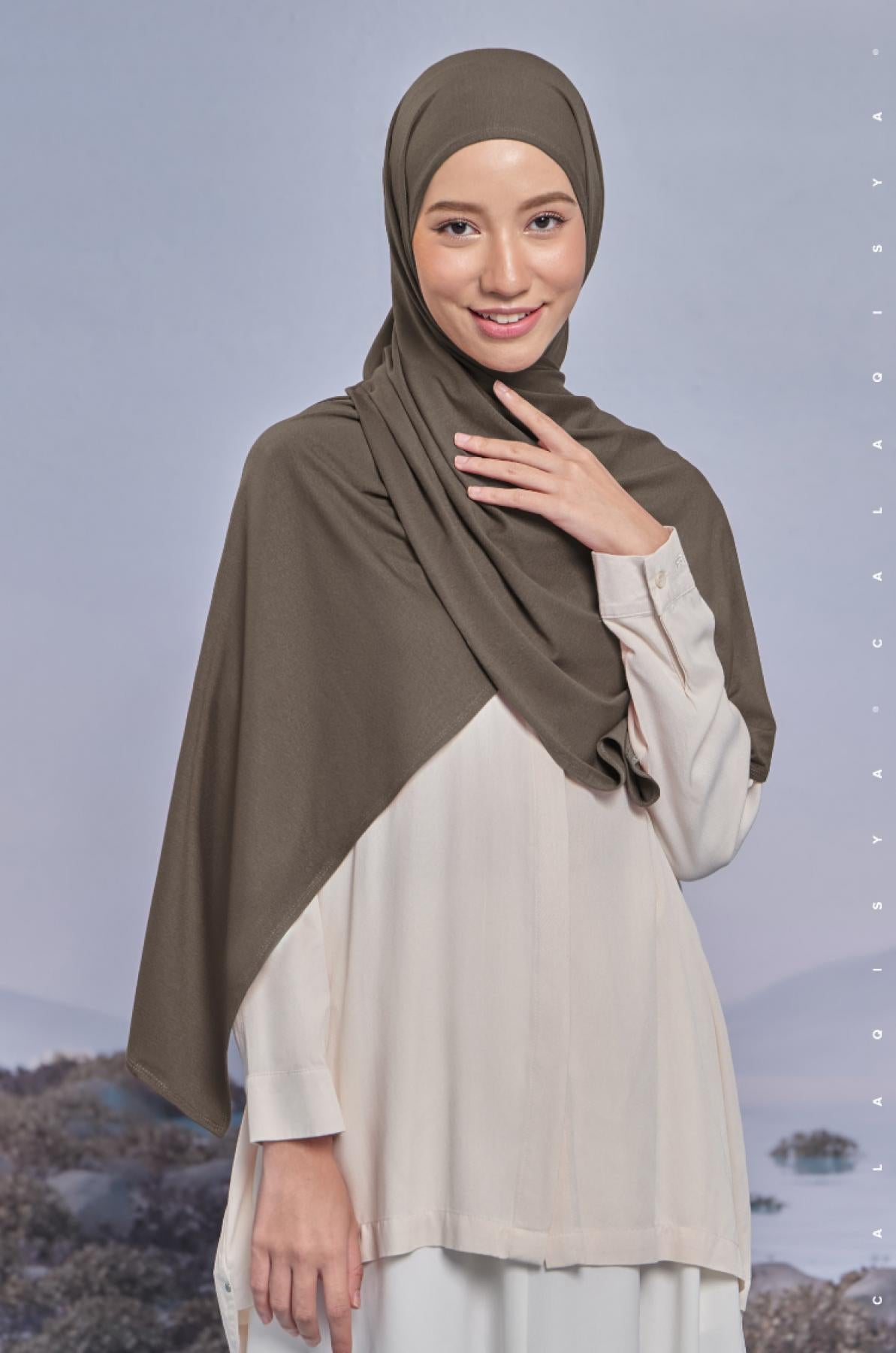 element-shawl-in-forest-night-02-20230627171757