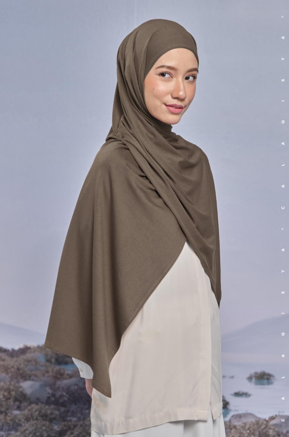 element-shawl-in-forest-night-03-20230627171757