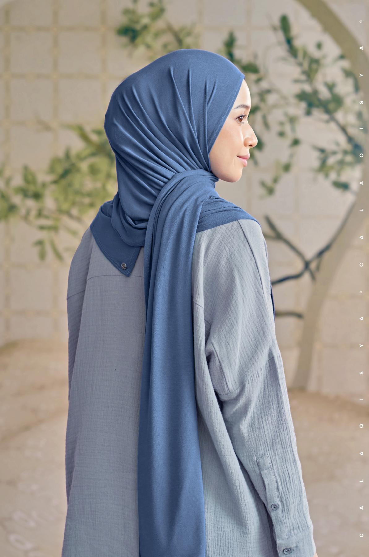 element-shawl-in-twilight-blue-02-20230209153440