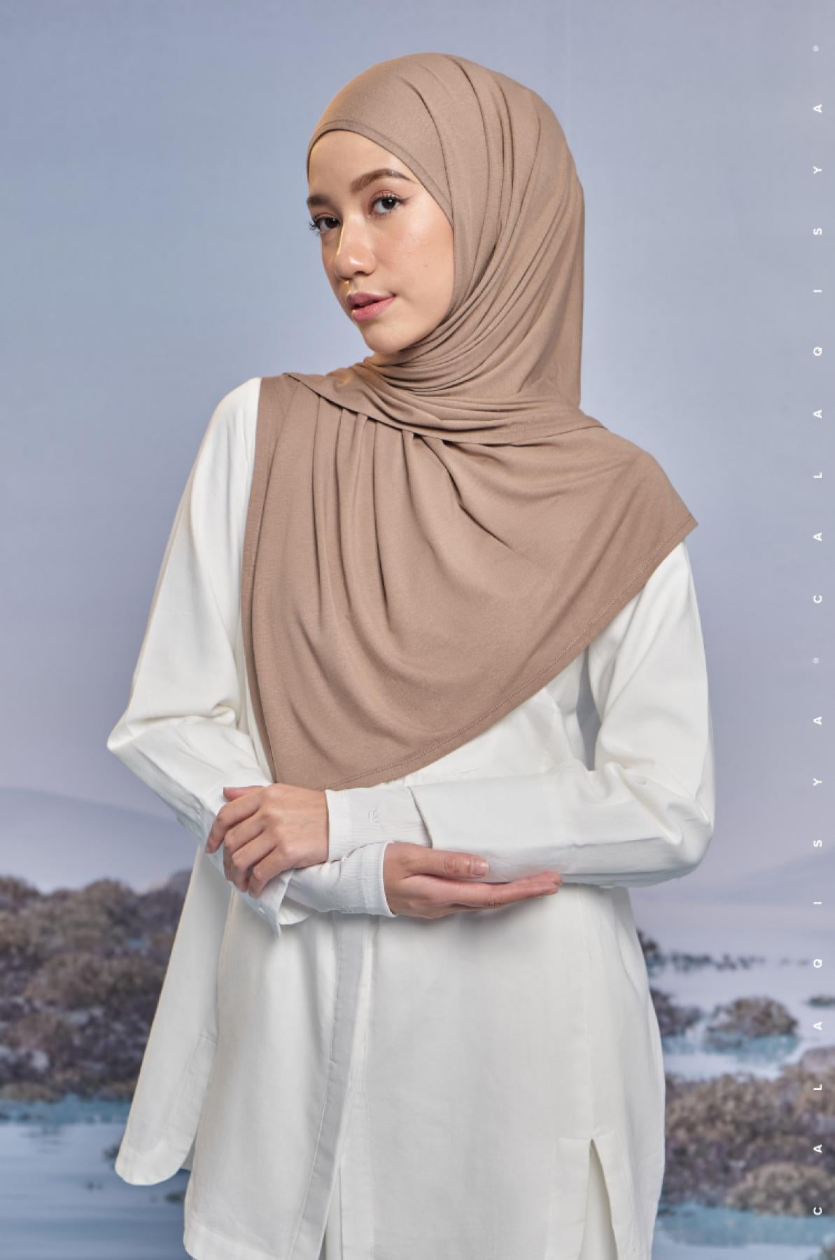 element-shawl-in-warm-taupe-01-20230627170732