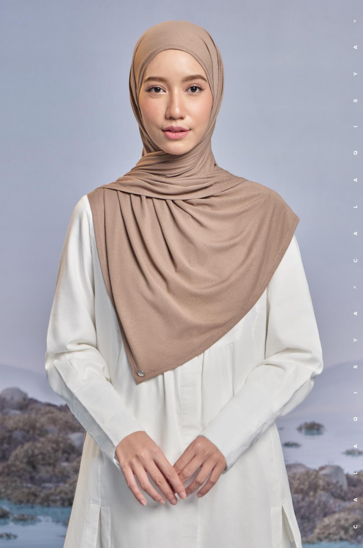 element-shawl-in-warm-taupe-02-20230627170732