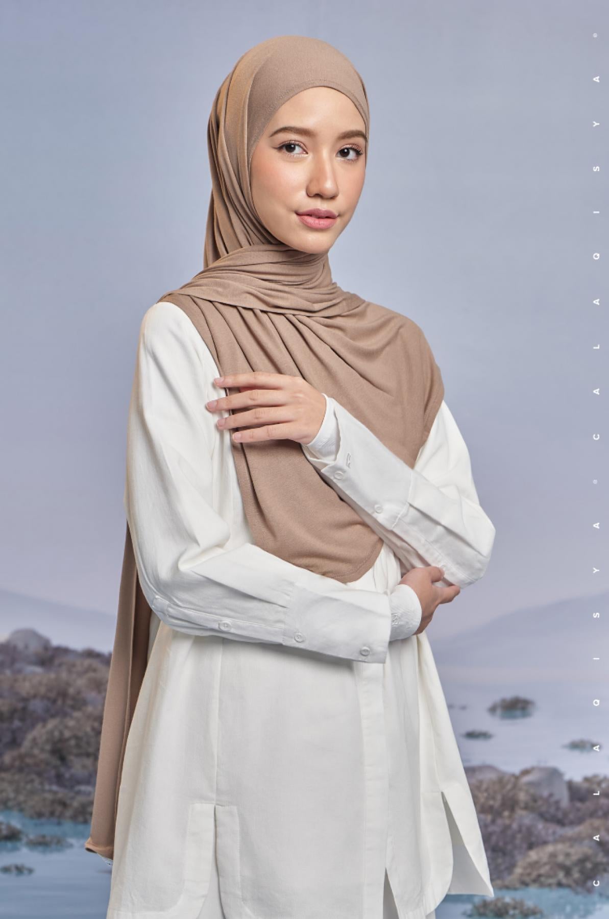 element-shawl-in-warm-taupe-03-20230627170732