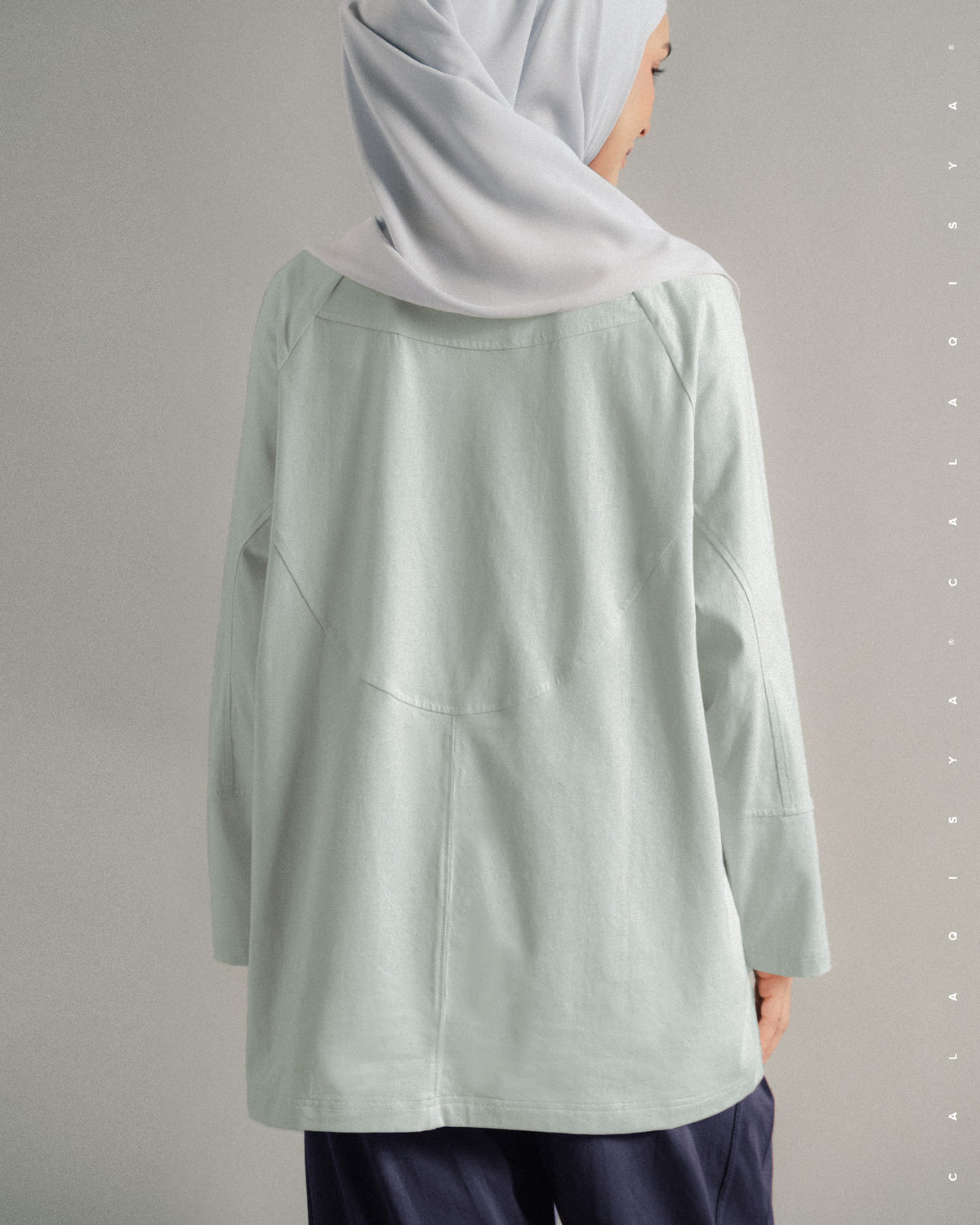 LIGHT CROSSLINE TOP IN FOGGY DEW