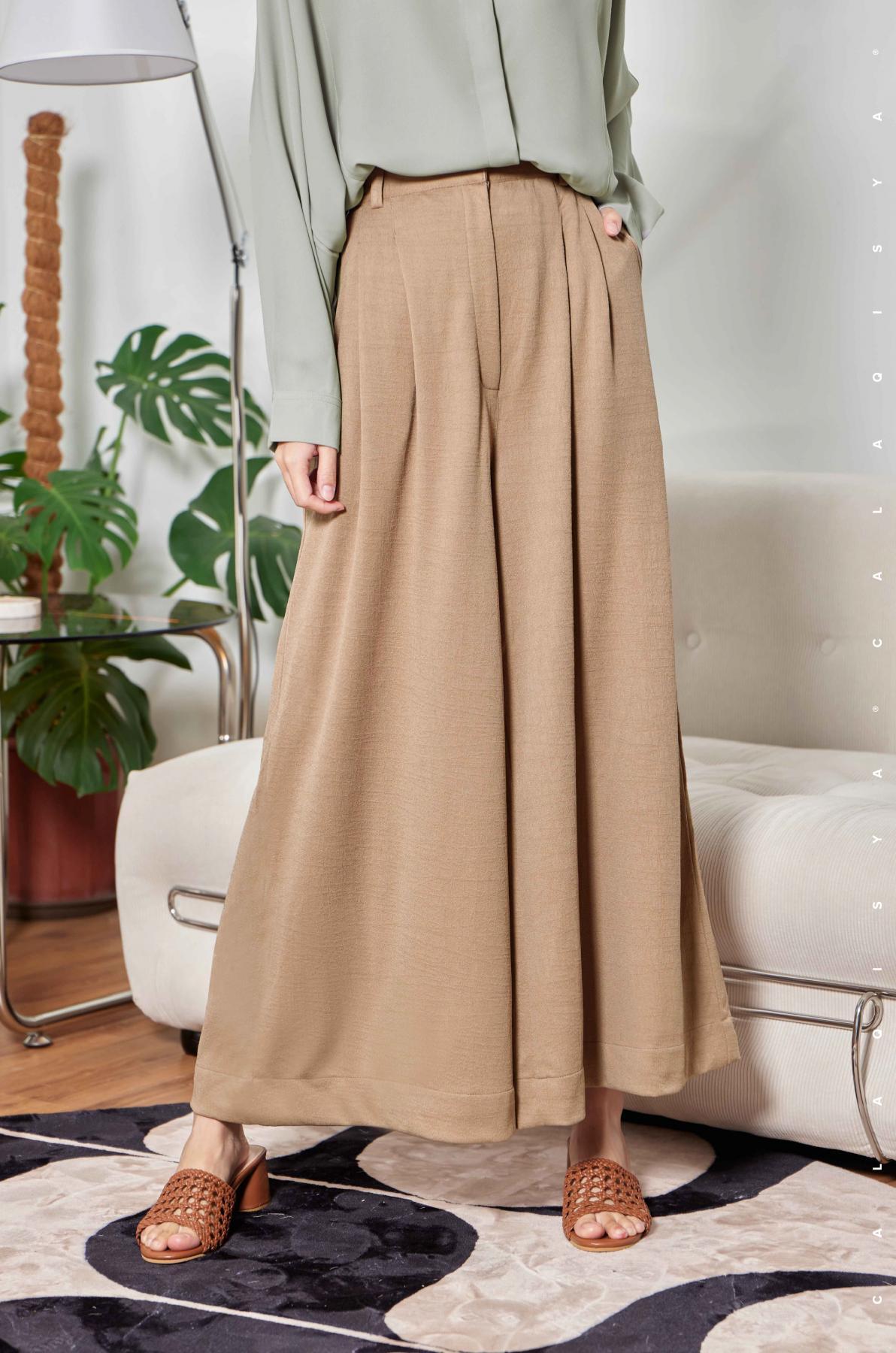 jac-pants-in-warm-taupe-01-20231108185602