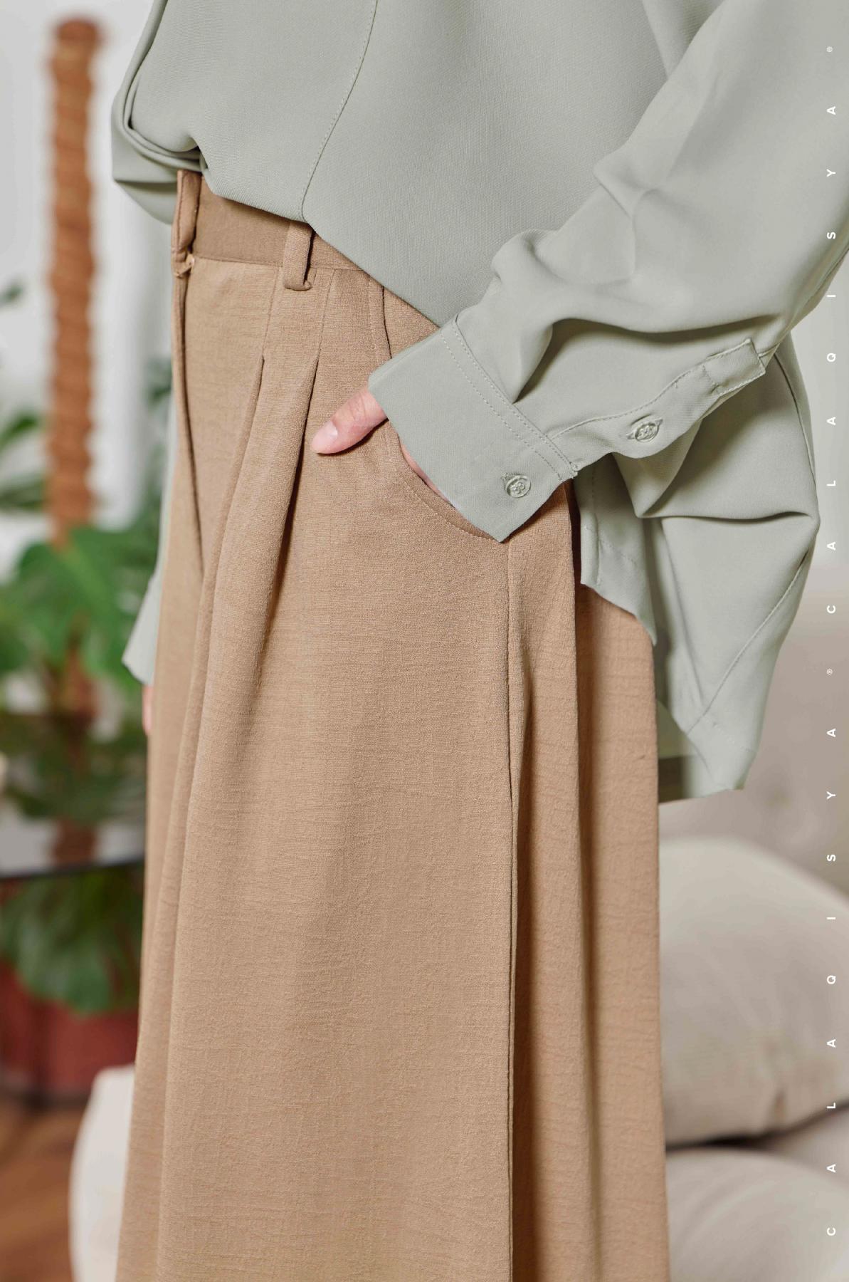 jac-pants-in-warm-taupe-03-20231108185602