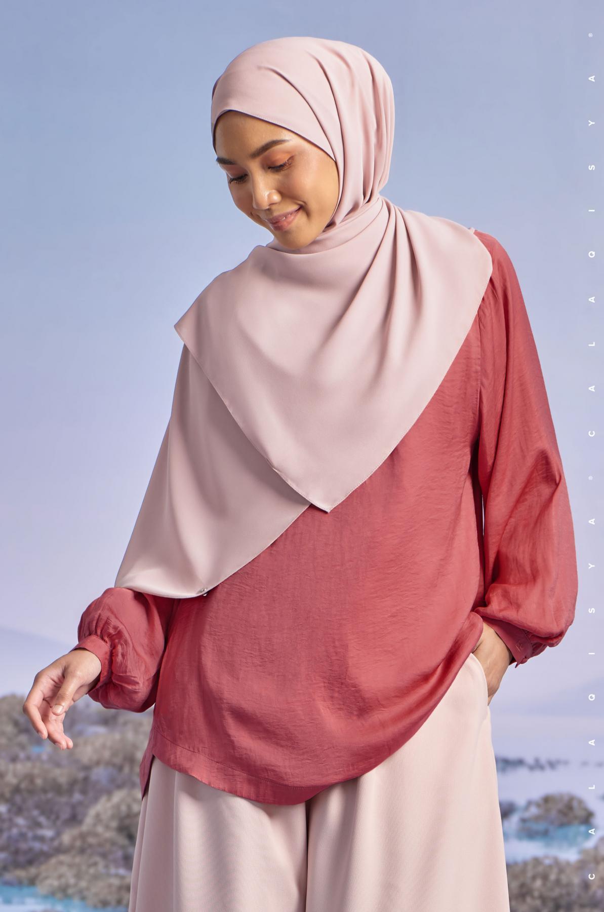 laurel-balloon-sleeve-top-in-winteberry-02-20230608181459