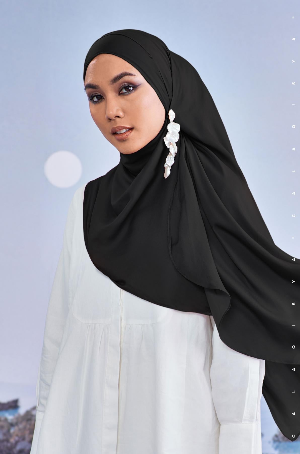 laurel-shawl-in-black-02-20230627170246