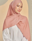 laurel-shawl-in-dusty-coral-20230321183929