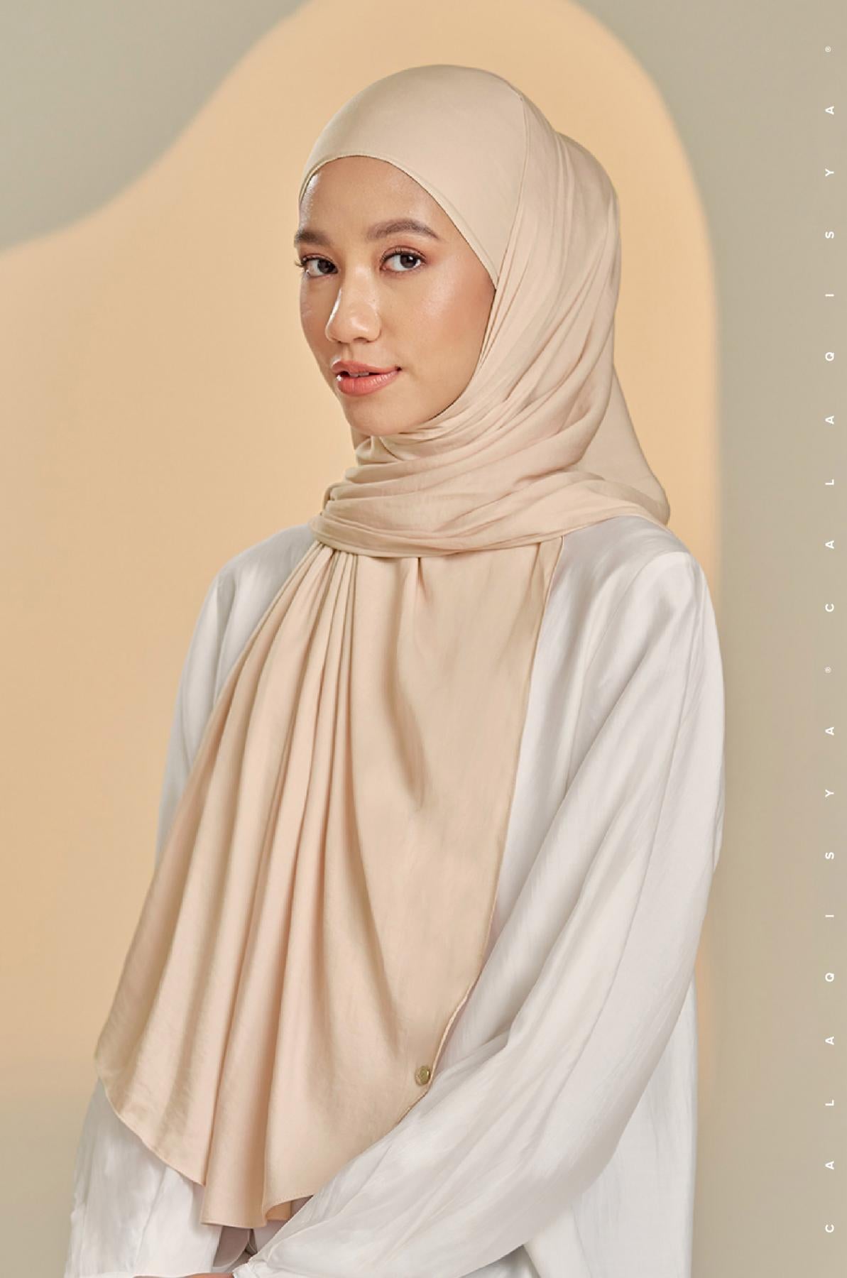 laurel-shawl-in-pearled-ivory-20230321184953