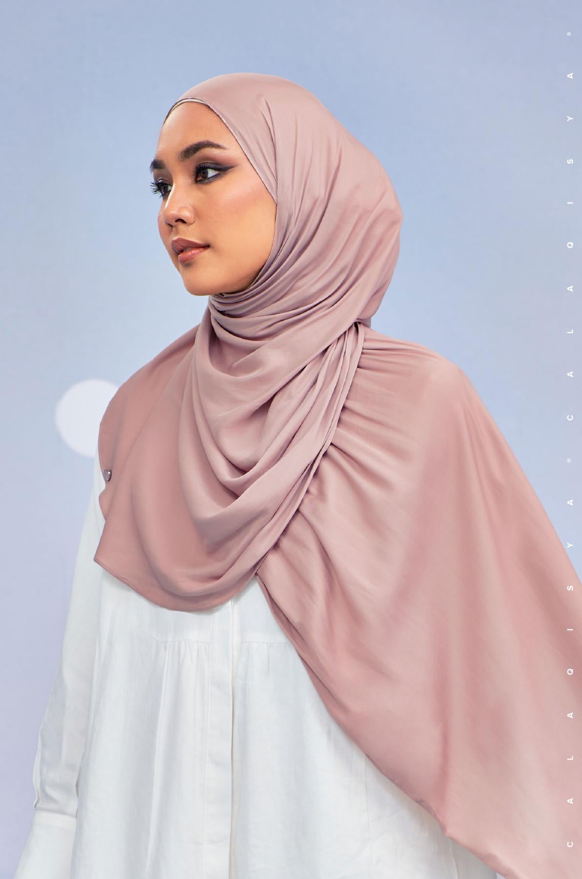 laurel-shawl-in-rugby-tan-01-20230627173228