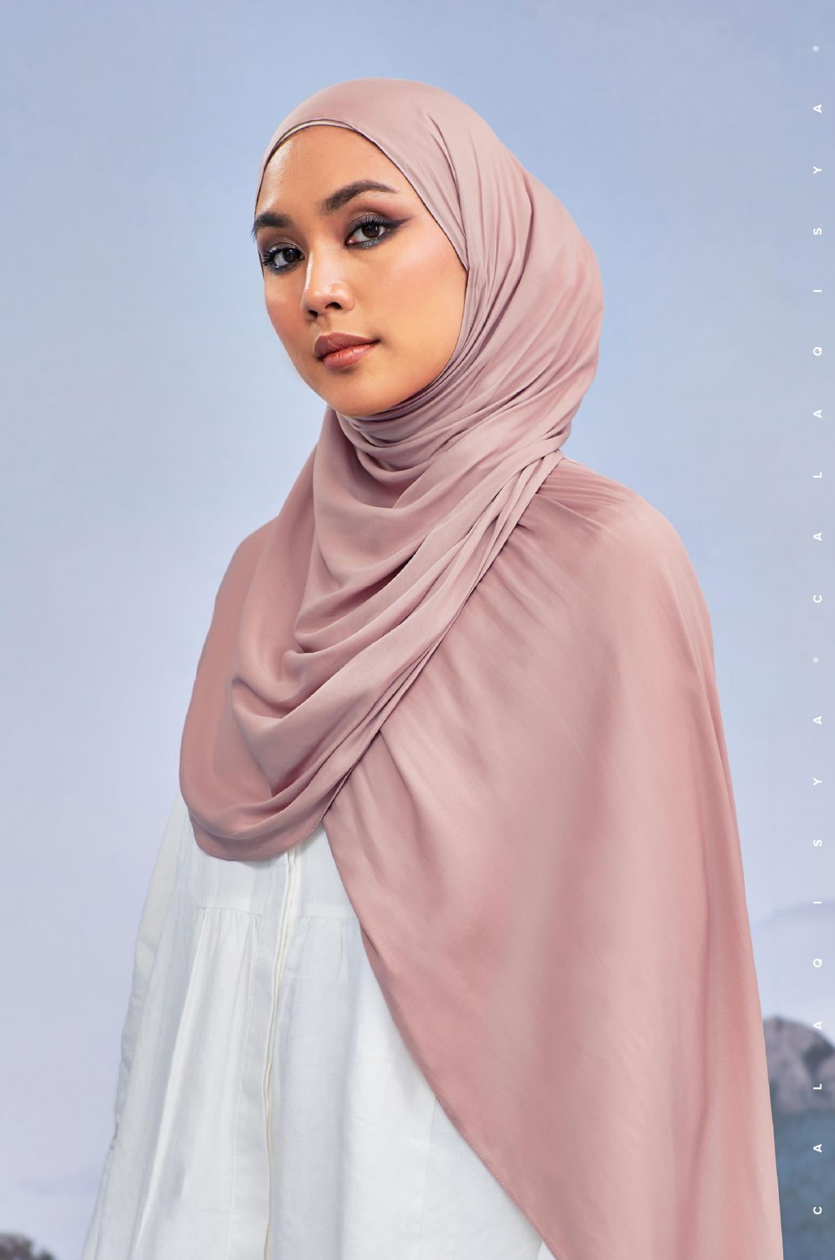 laurel-shawl-in-rugby-tan-02-20230627173228