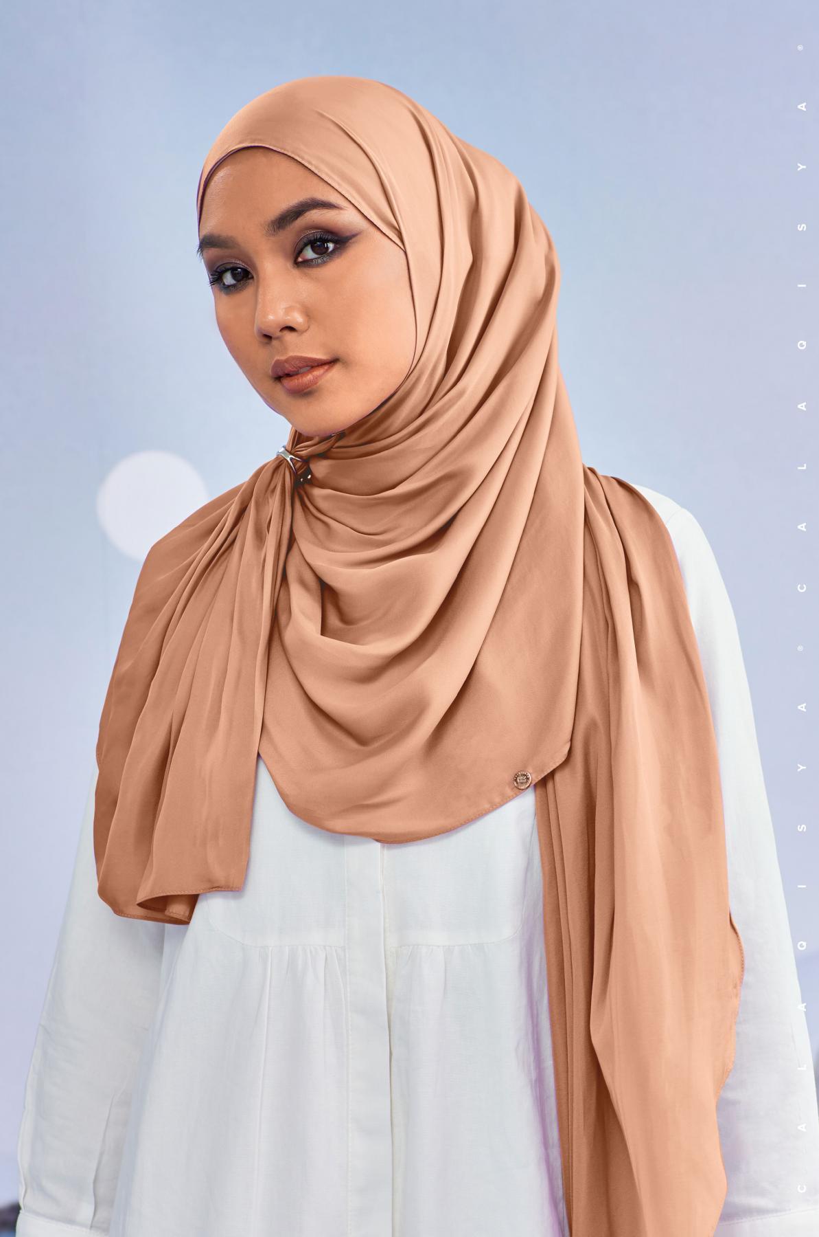 laurel-shawl-in-toasted-nut-01-20230627171422