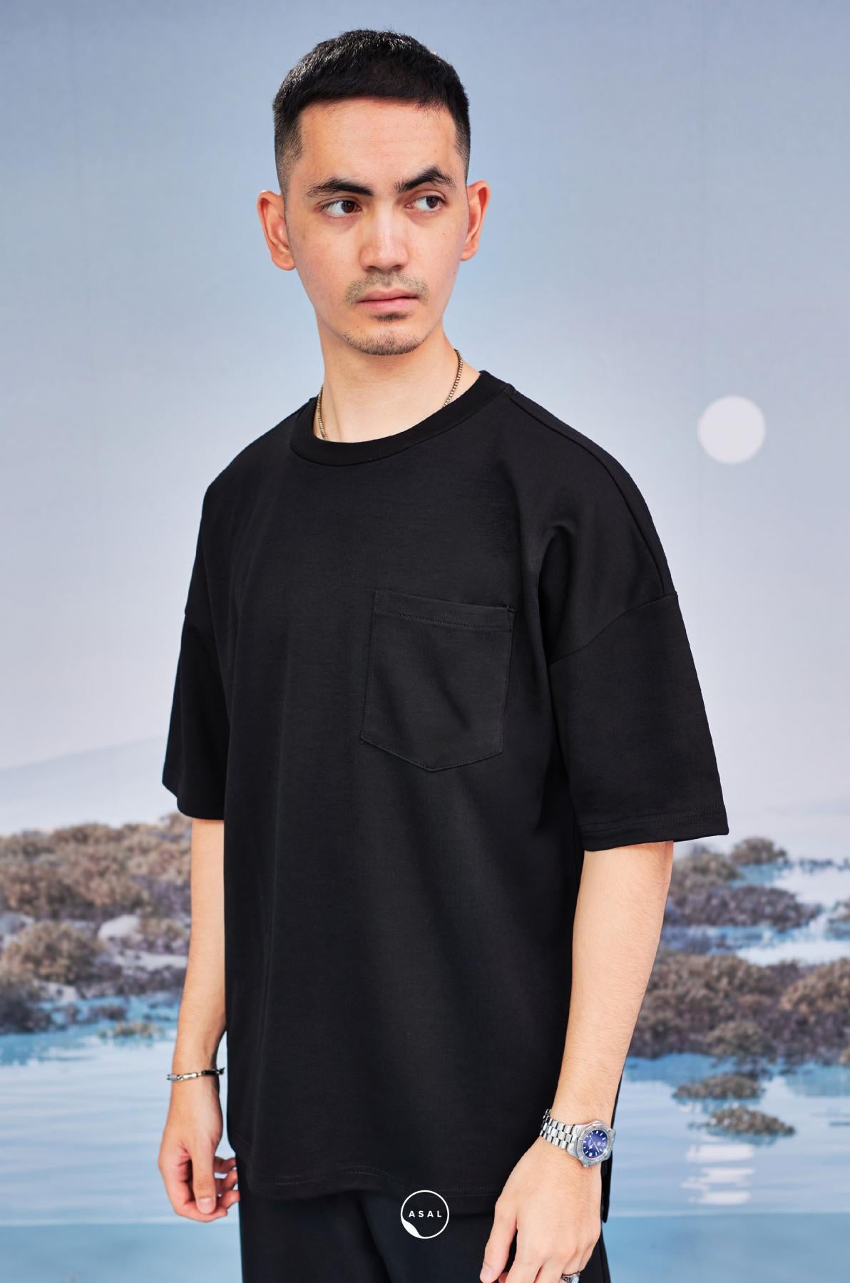 leos-oversized-tshirt-in-black-01-20230620185910