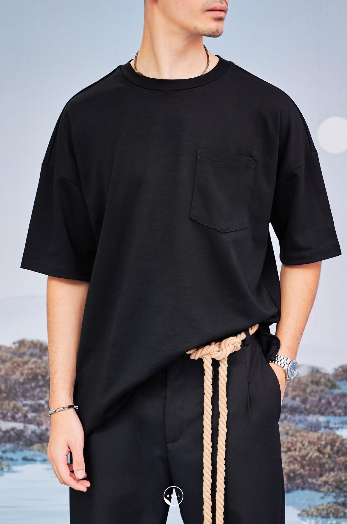 leos-oversized-tshirt-in-black-03-20230620185910