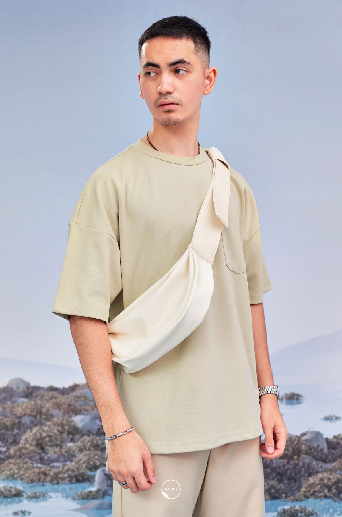 leos-oversized-tshirt-in-pebble-01-20230620185246