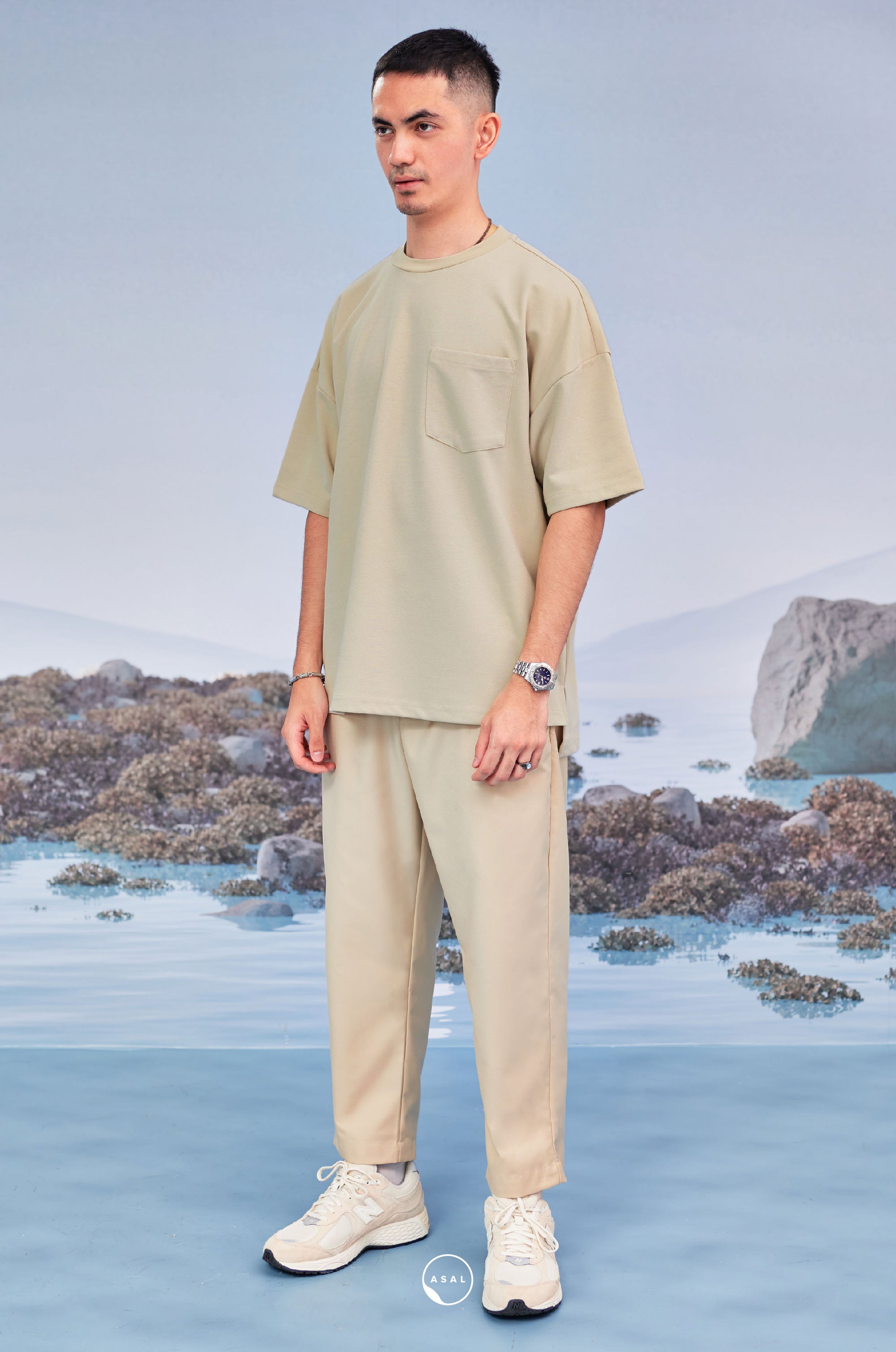 LEOS OVERSIZED T-SHIRT IN PEBBLE