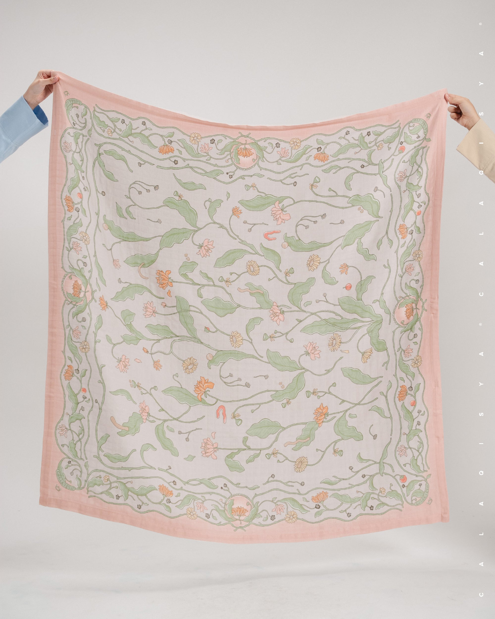 BONNIE SWADDLE CLASSIC IN LILY