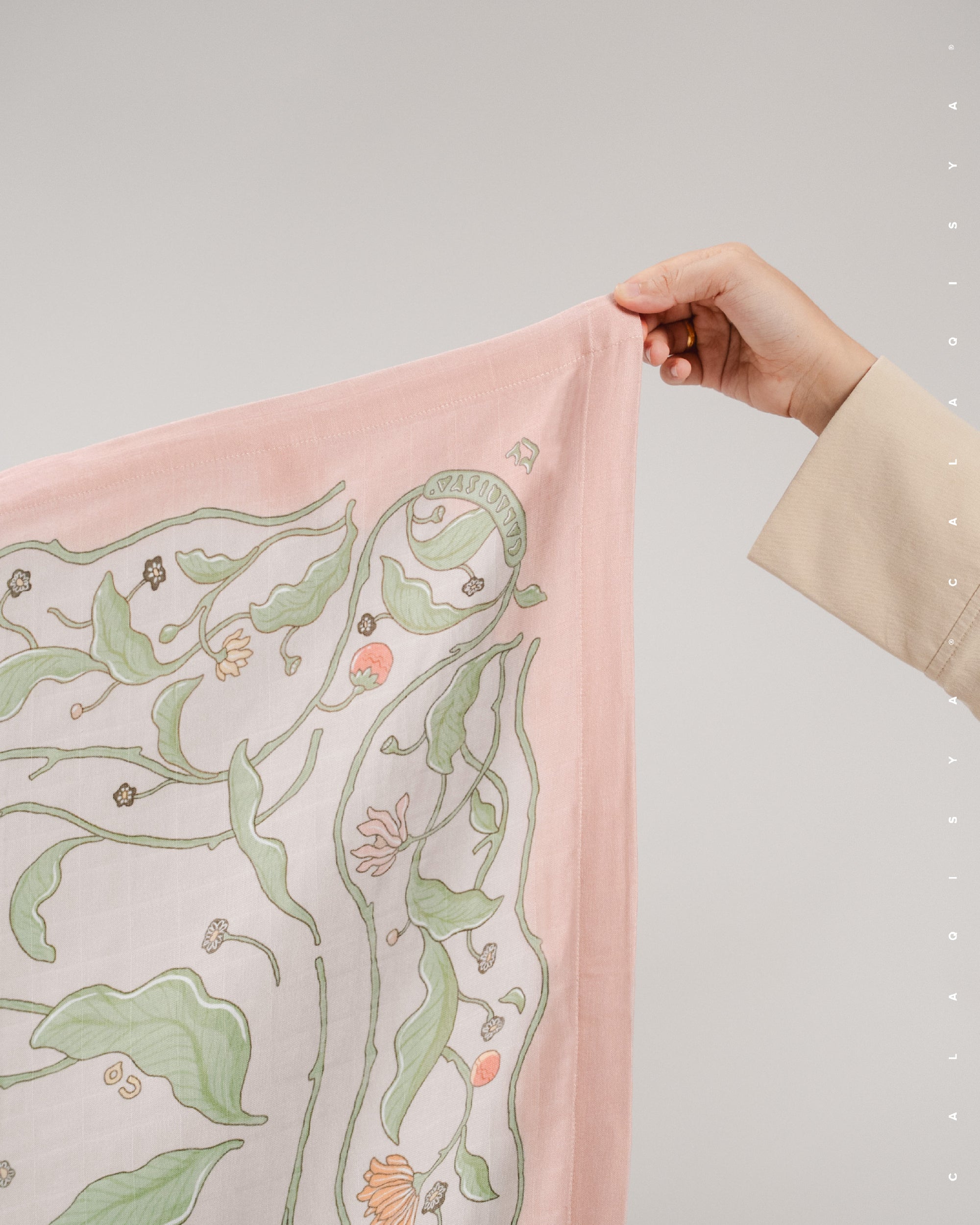 BONNIE SWADDLE CLASSIC IN LILY