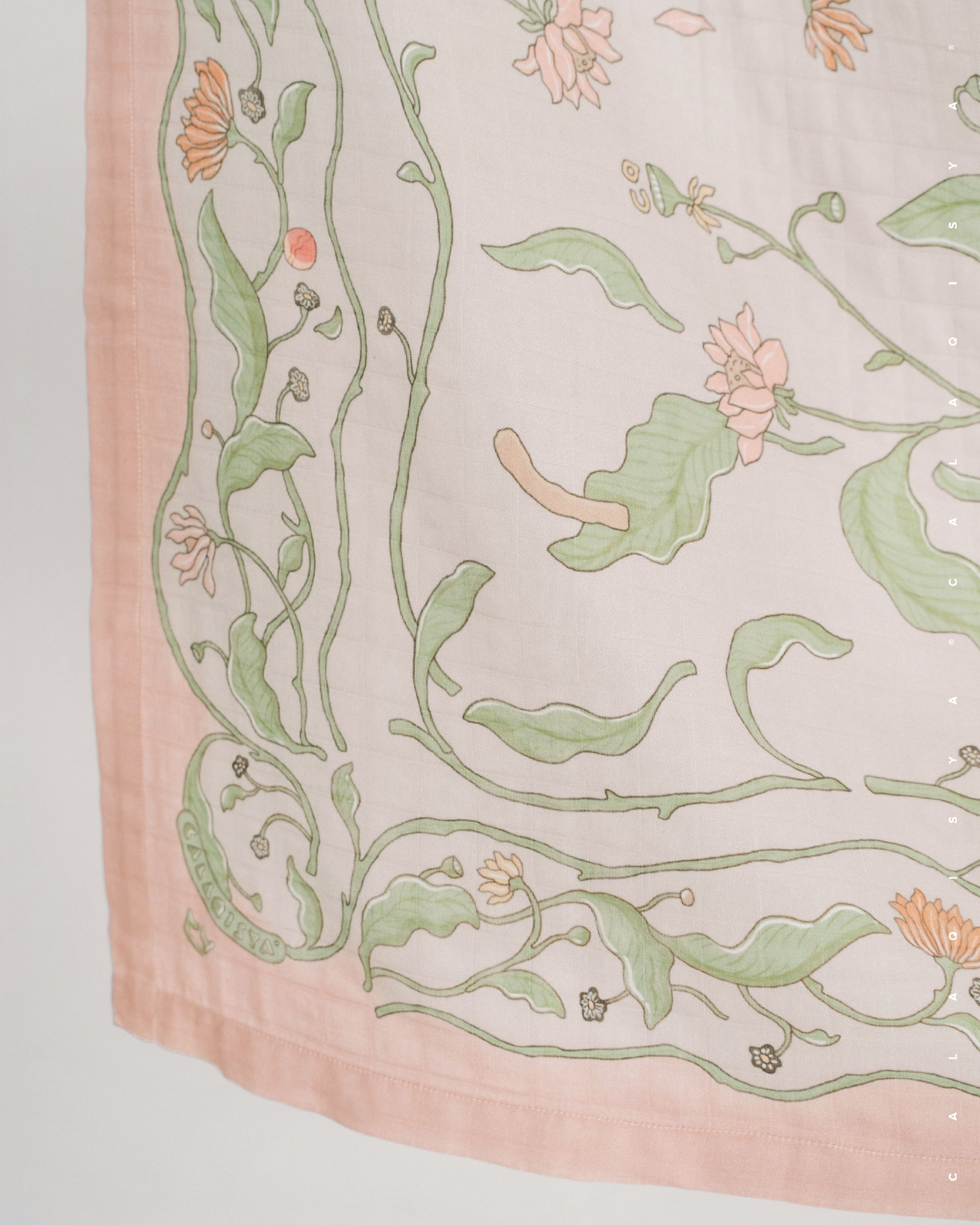 BONNIE SWADDLE CLASSIC IN LILY