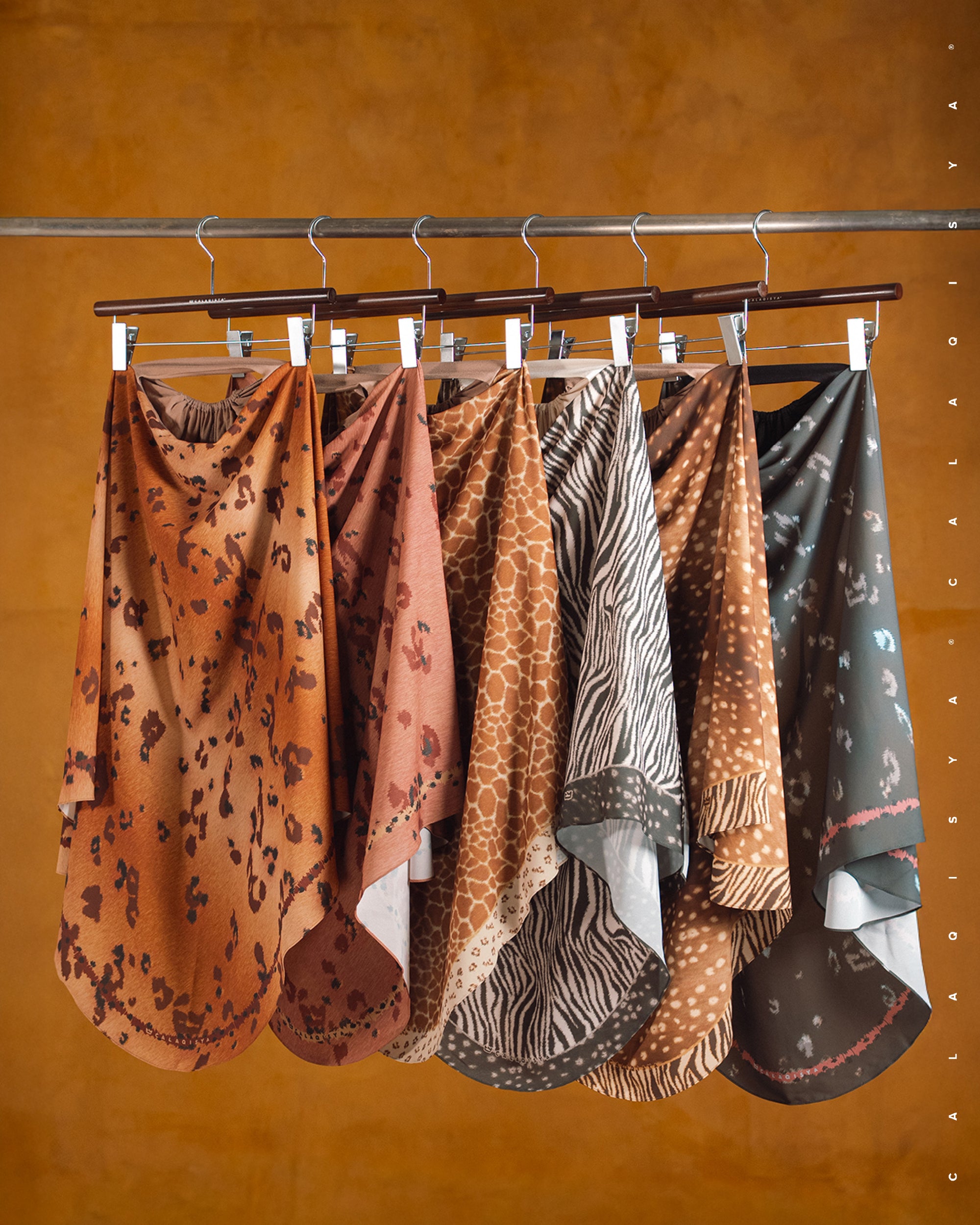 LODGE TIE BACK UNDERCHIN IN FAWN