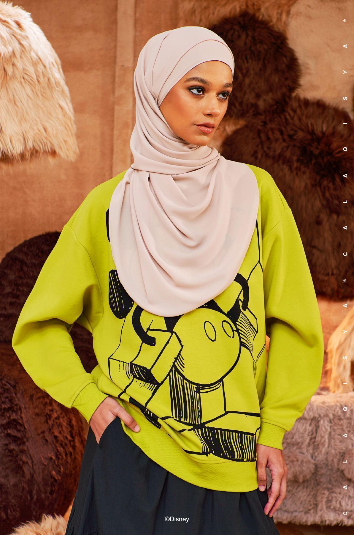 mickey-friends-sweatshirt-lime-01-20230726161004