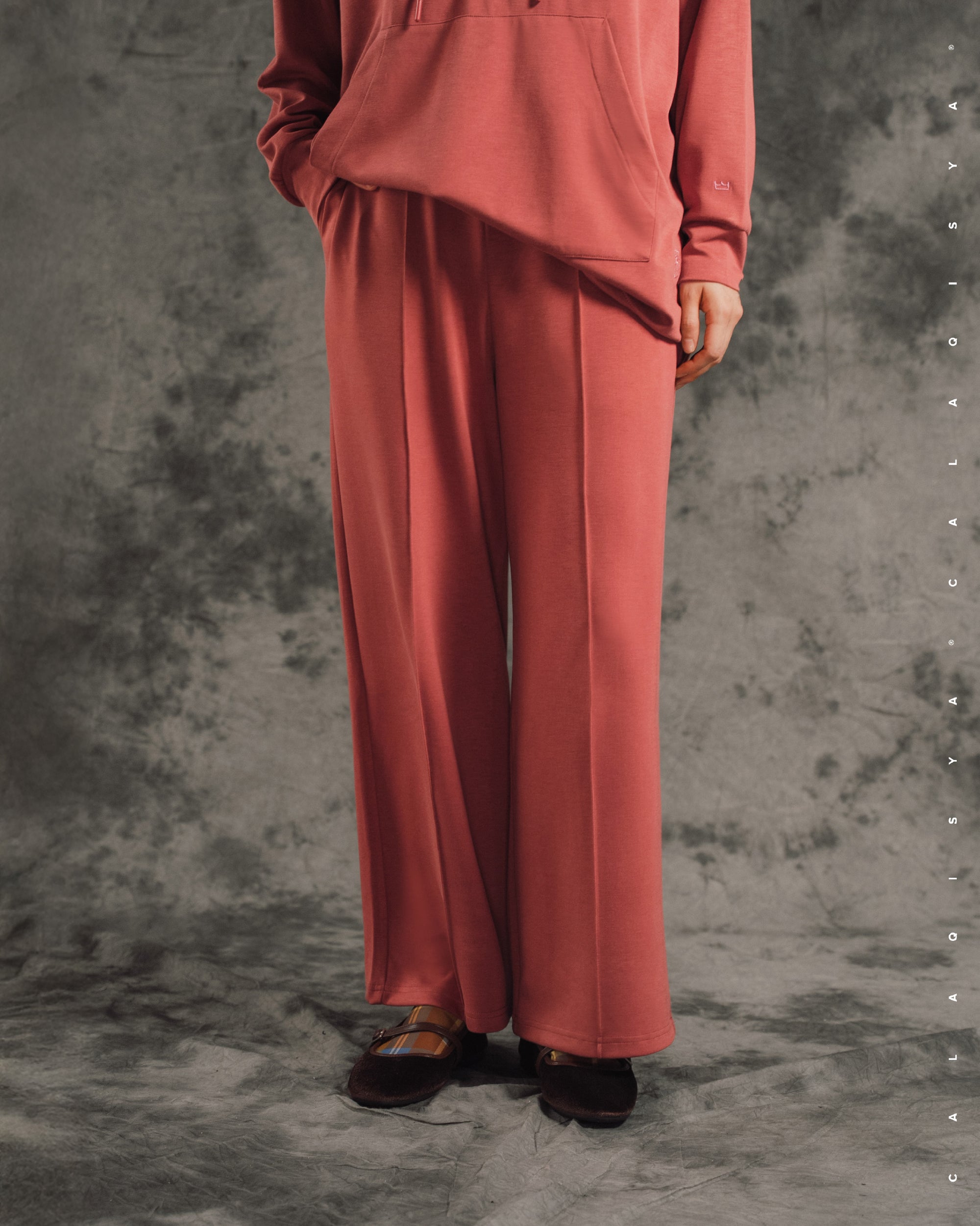 RUSH CROSS PANTS IN MINERAL RED