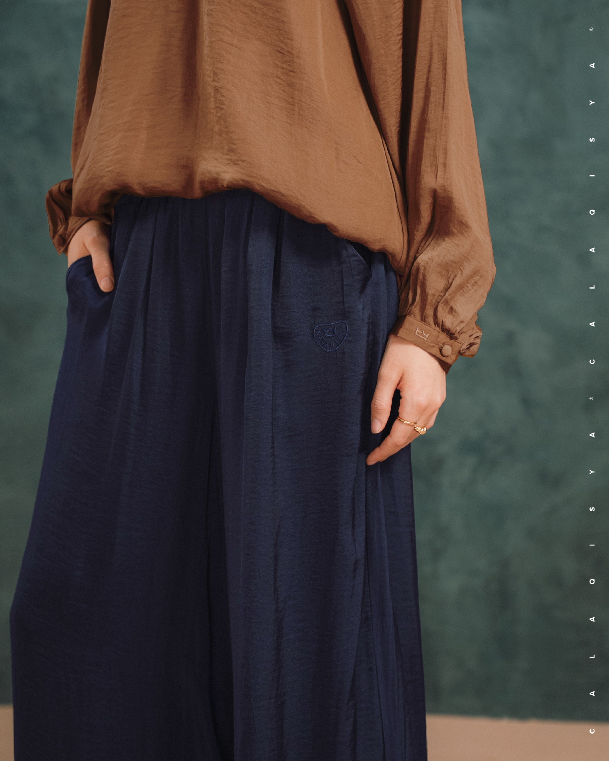 LAUREL WIDE PANTS IN NAVY BLUE