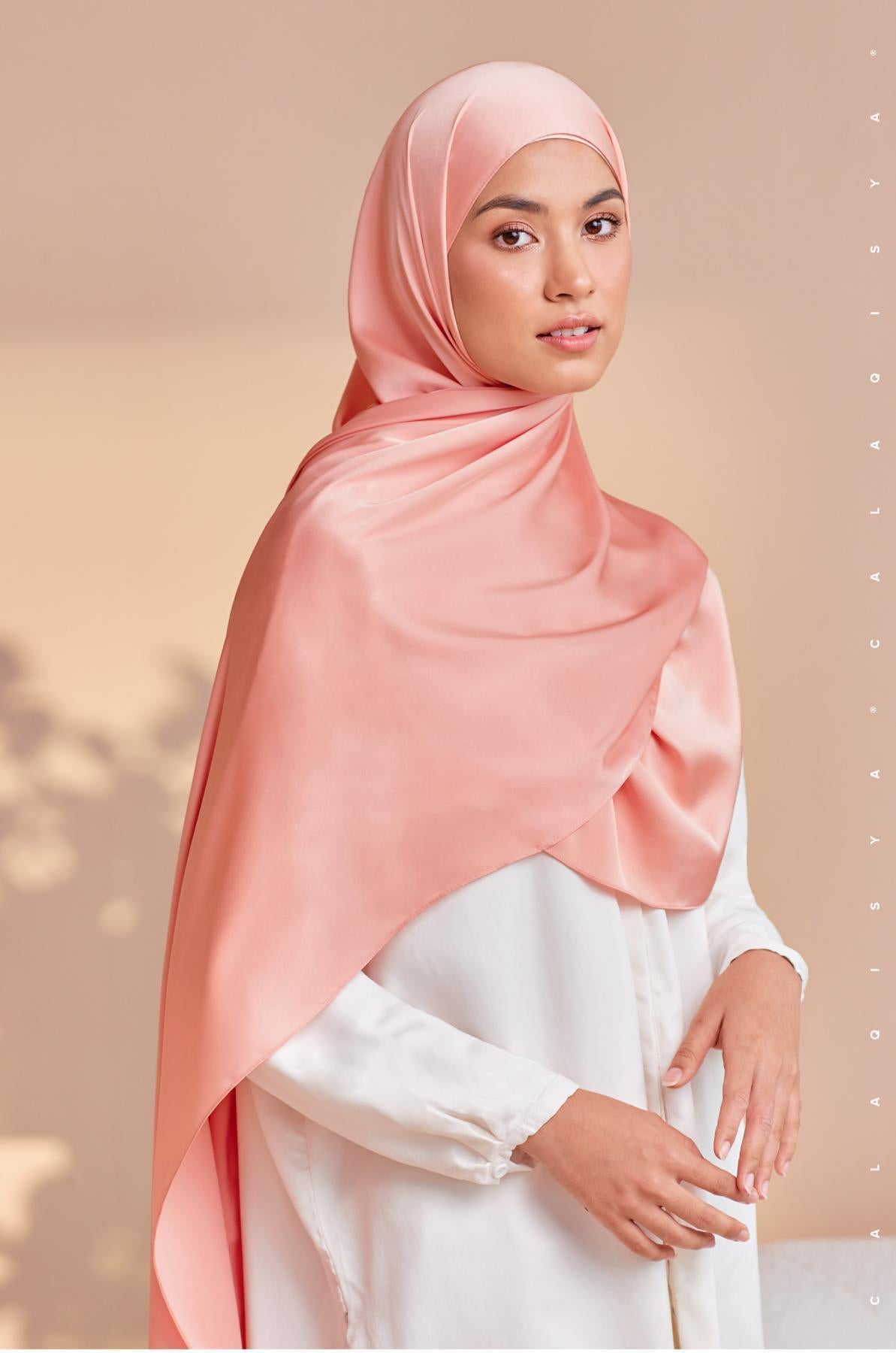 nena-shawl-peach-pearl-02-20220421161742