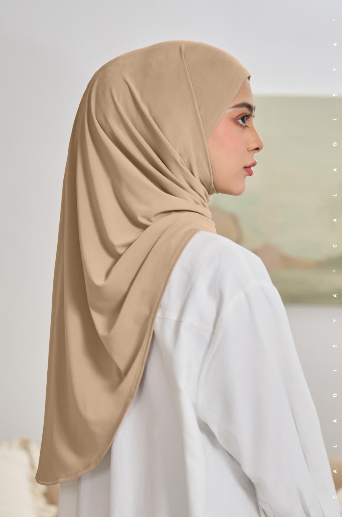 nura-tieback-underchin-in-wheat-02-20240710174737