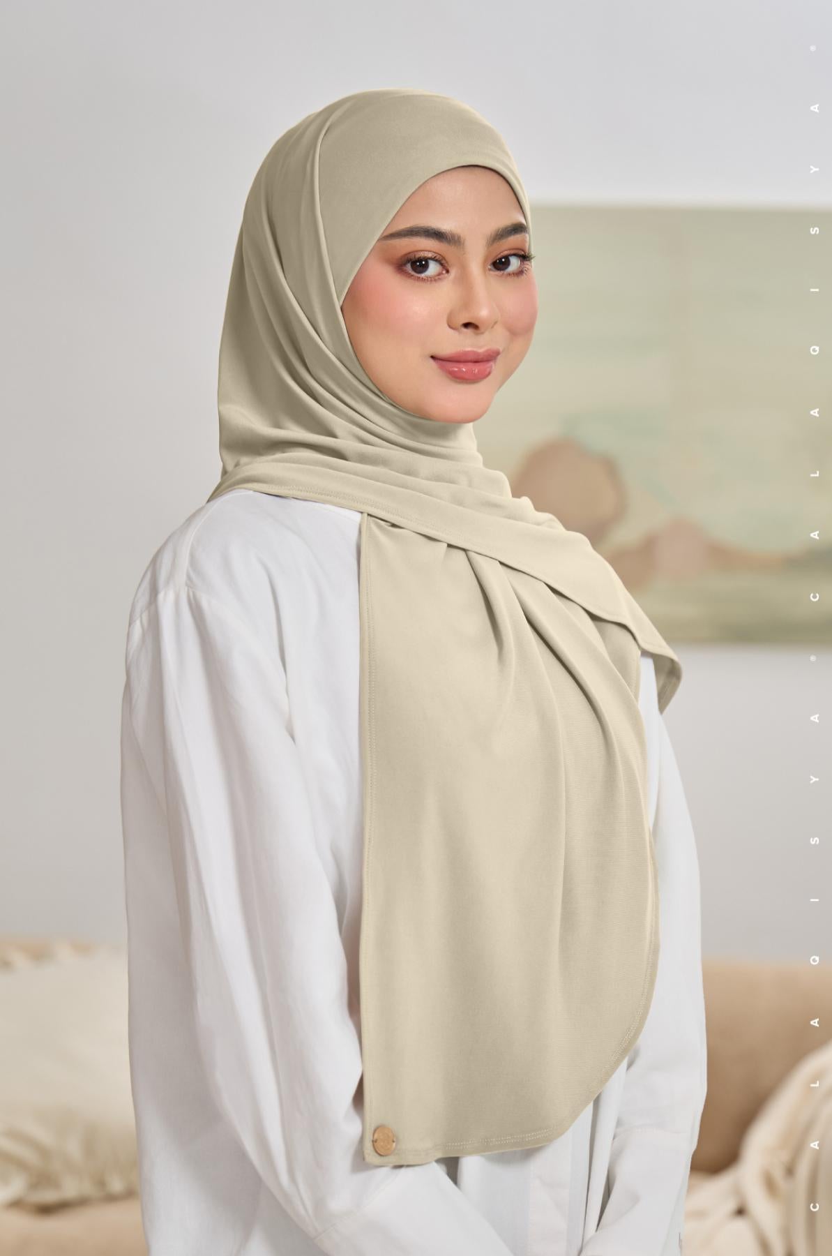 nura-tieback-underchin-in-white-asparagus-01-20240710174504