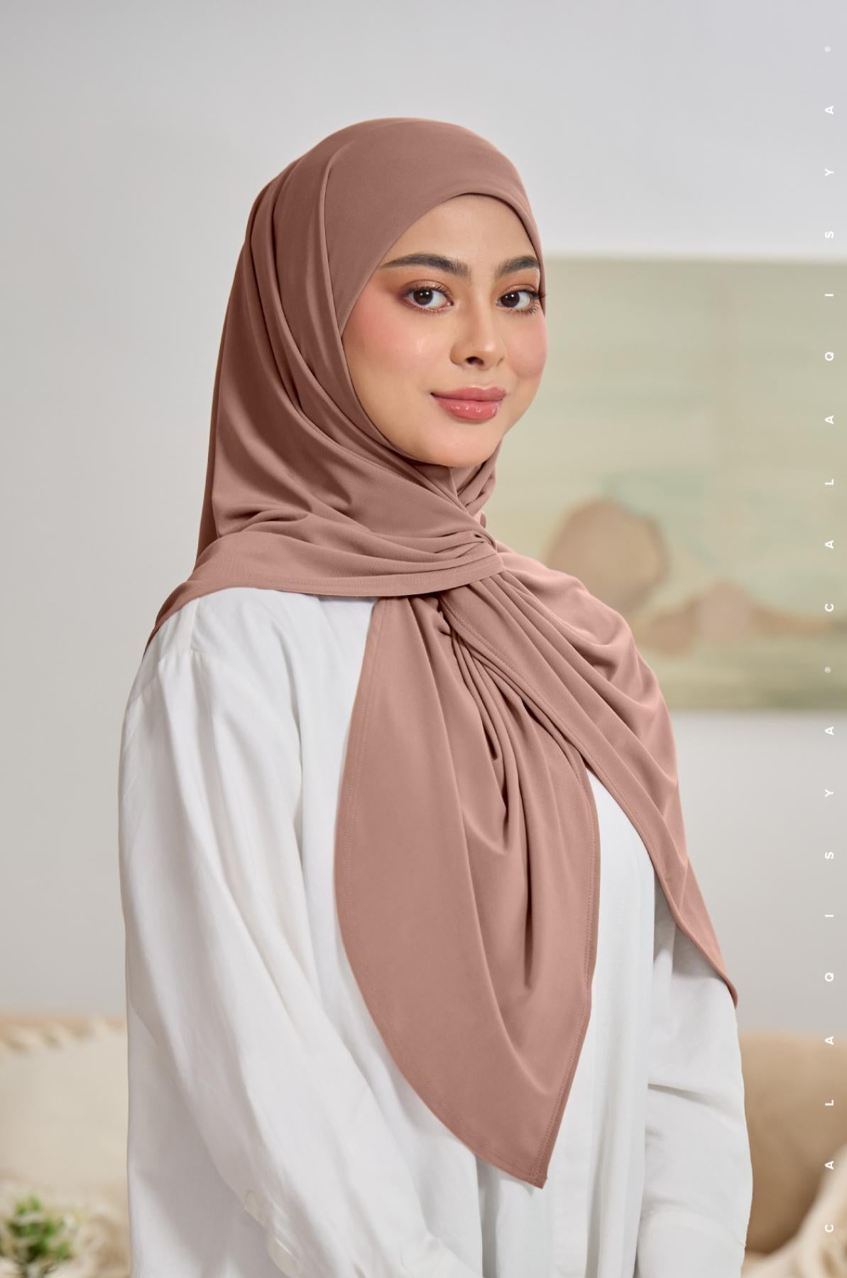 nura-tieback-underchin-in-woodrose-01-20240710174326