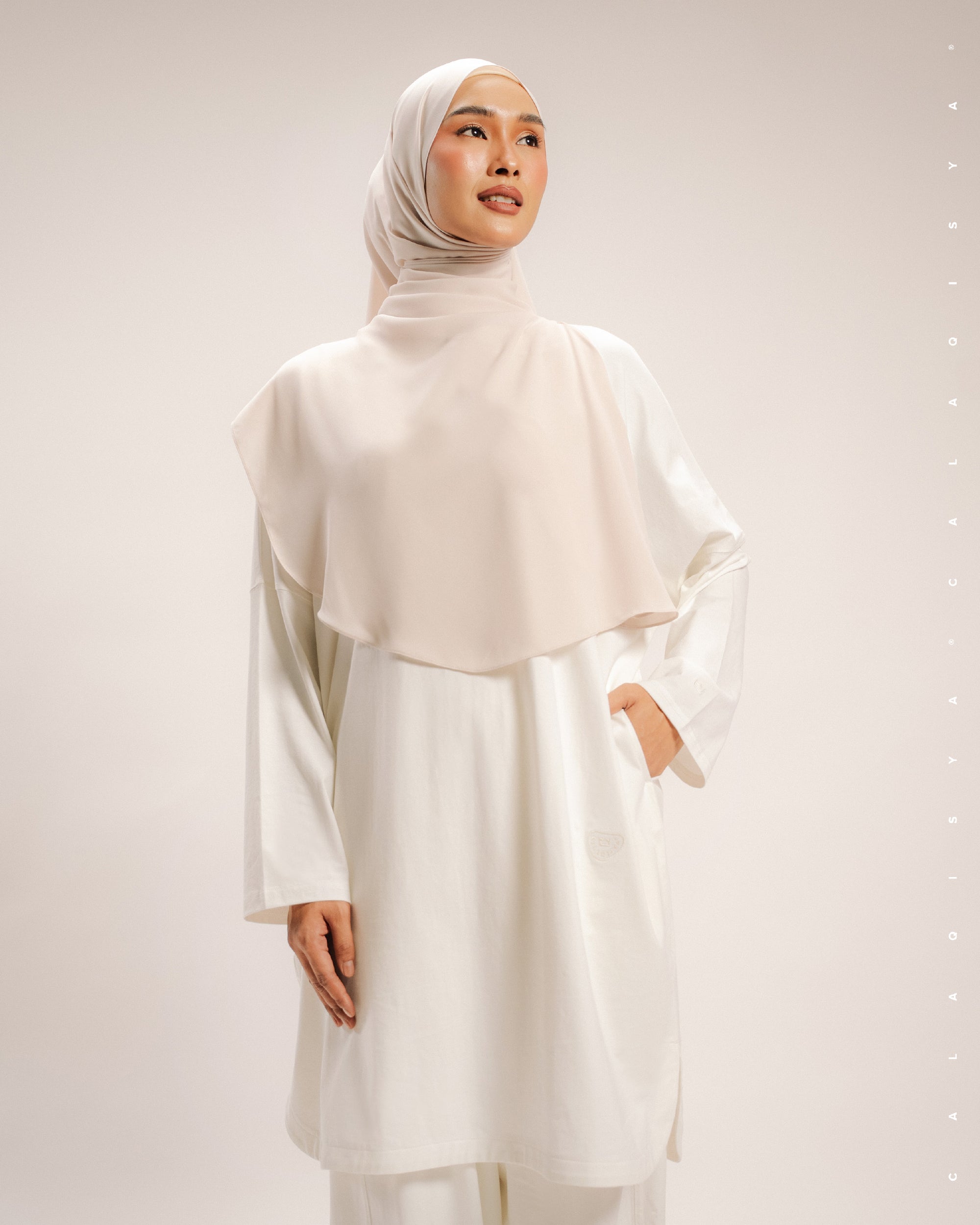 LIGHT LONG TOP IN OFF WHITE