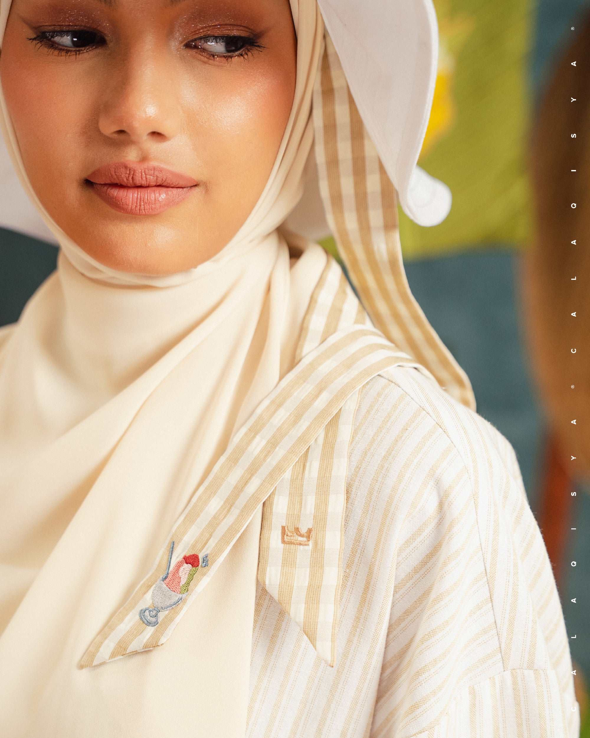 RW BUCKET HAT IN OFF WHITE