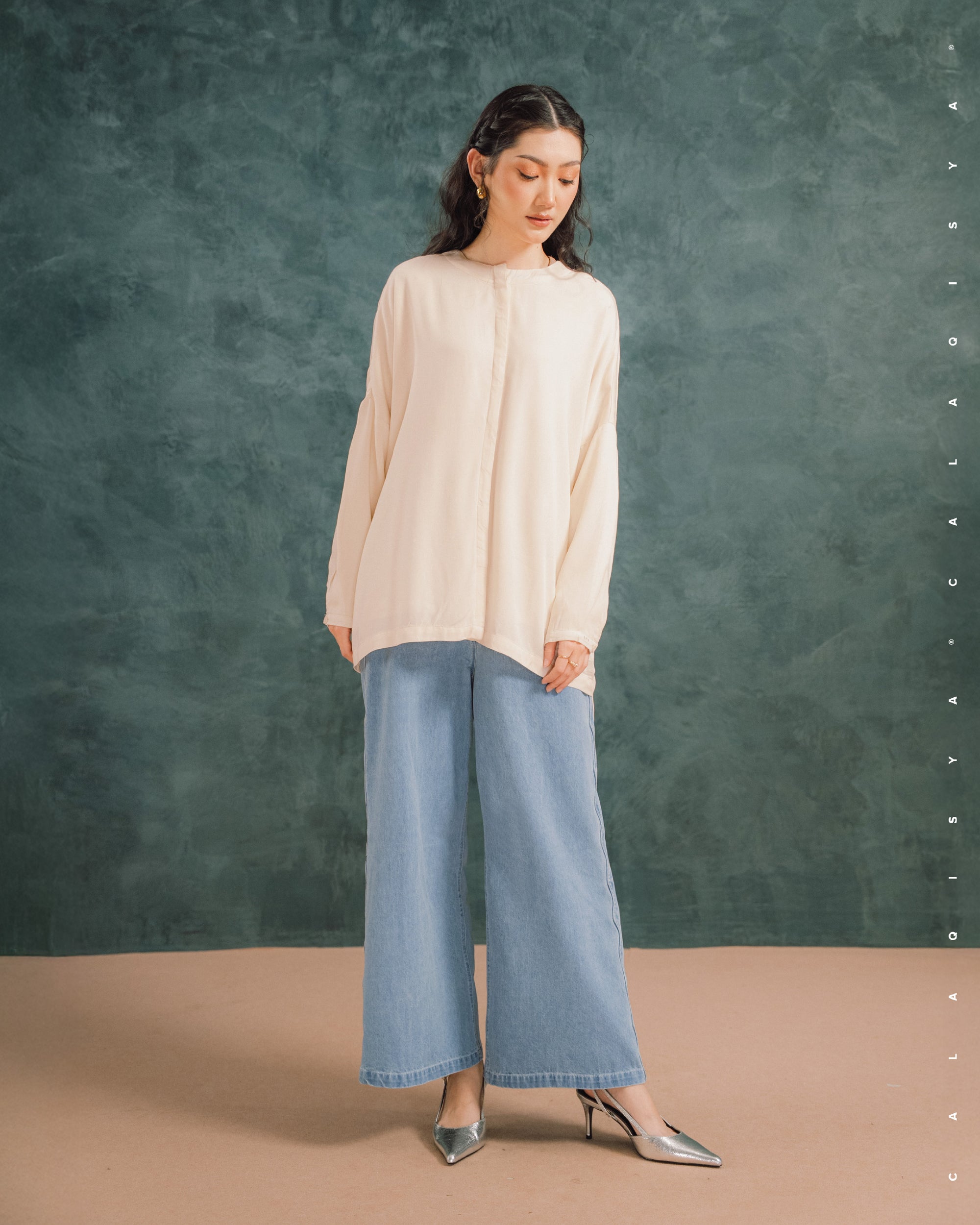 AIILY IN PAPYRUS