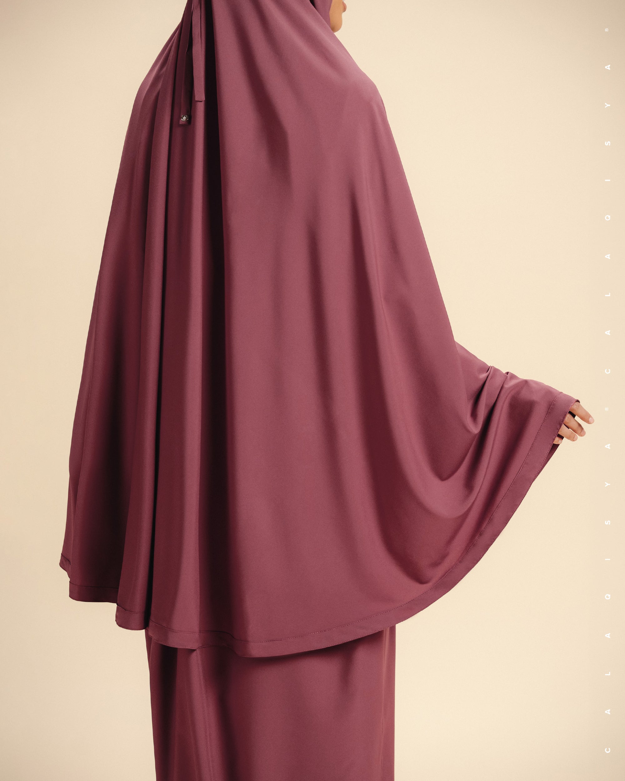 SERENE PRAYER VEIL IN PORT