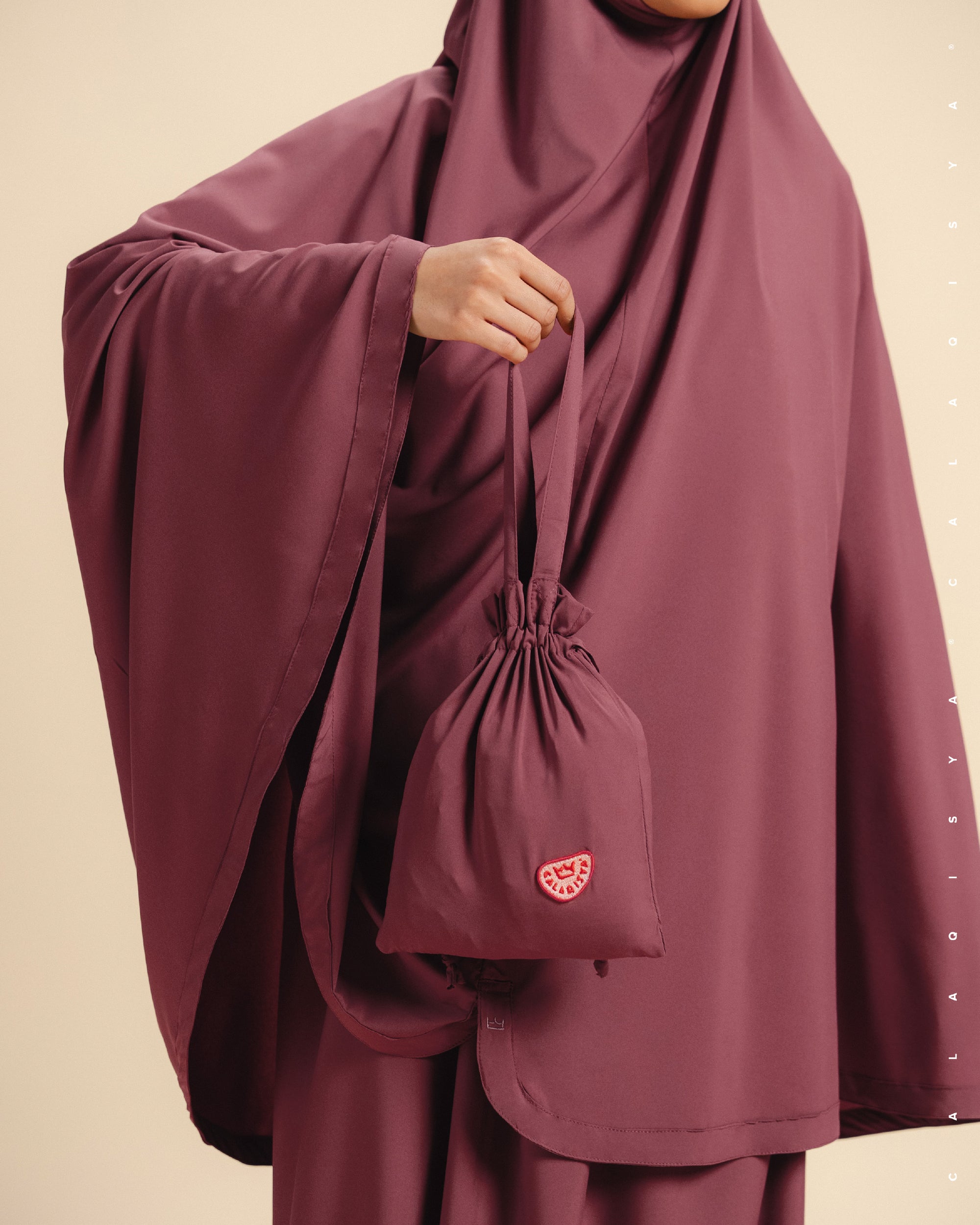 SERENE PRAYER VEIL IN PORT