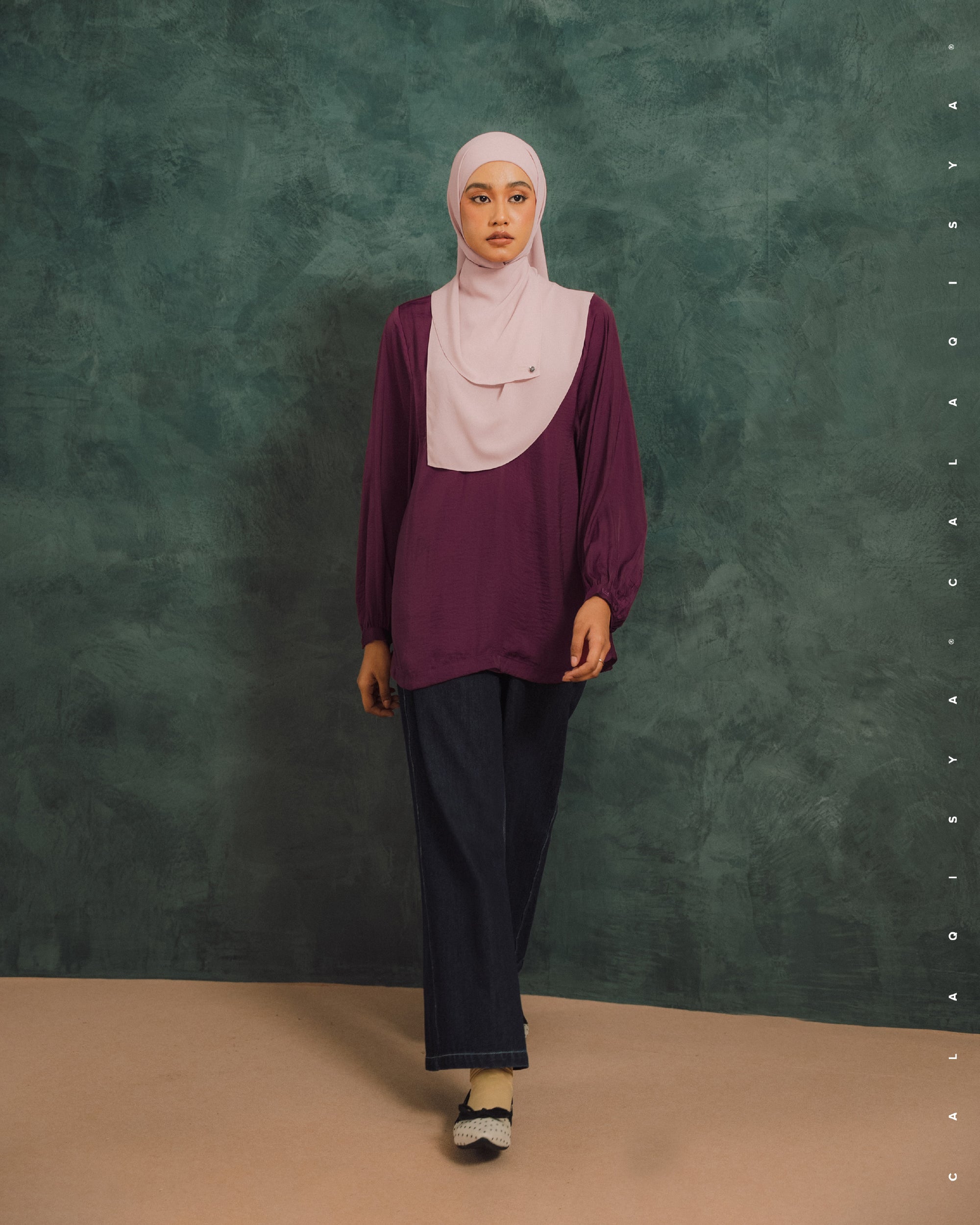 LAUREL BALLOON SLEEVE TOP IN PORT ROYALE