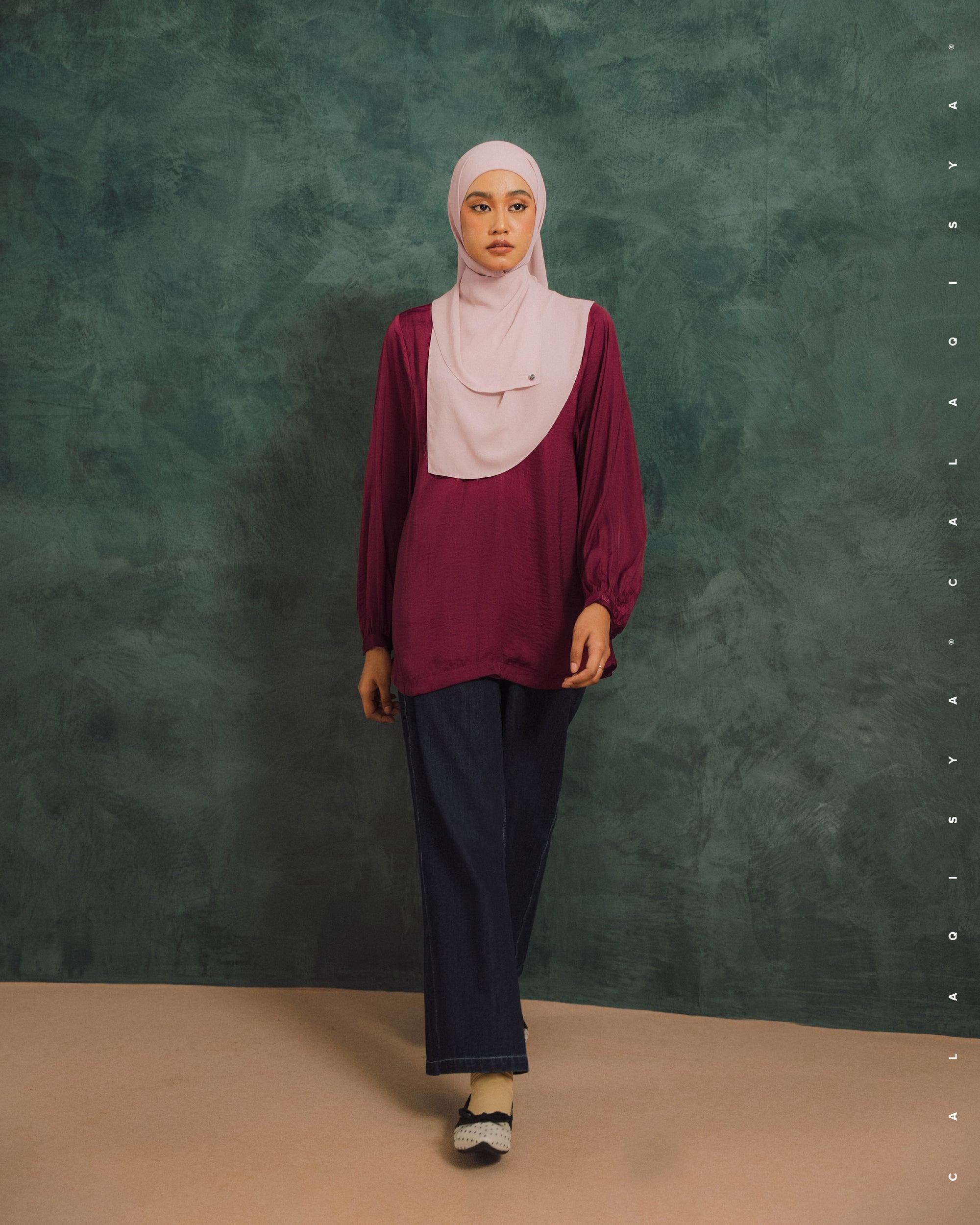 LAUREL BALLOON SLEEVE TOP IN RASPBERRY RADIANCE
