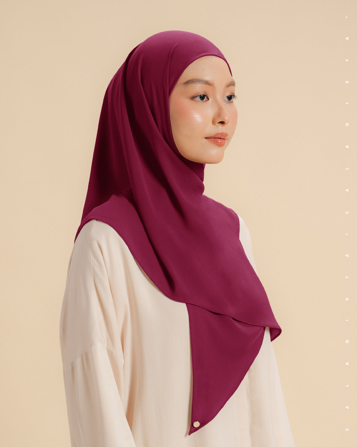 DANIAH TIE BACK UNDERCHIN (TRIANGLE) IN RED PLUM