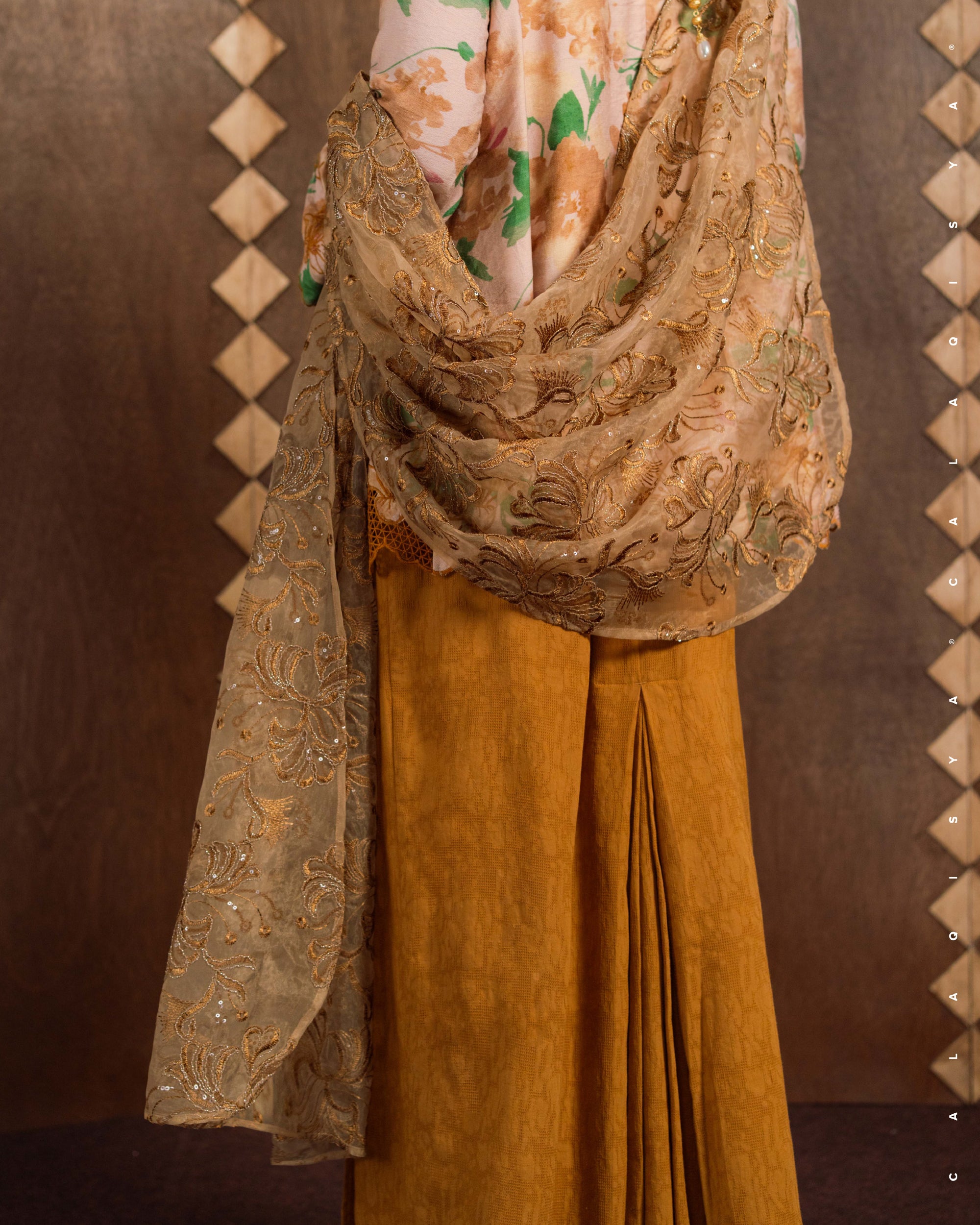 REHAN IN ROASTED PECAN