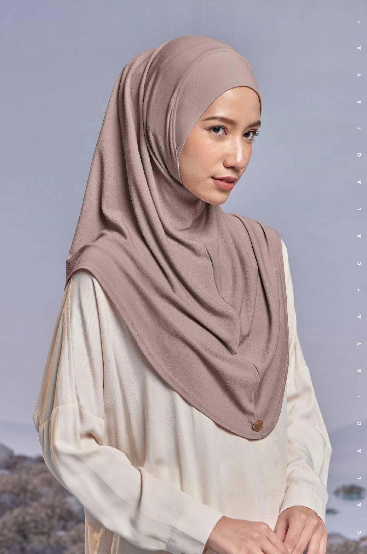 safa-instant-in-light-taupe-02-20230810172521