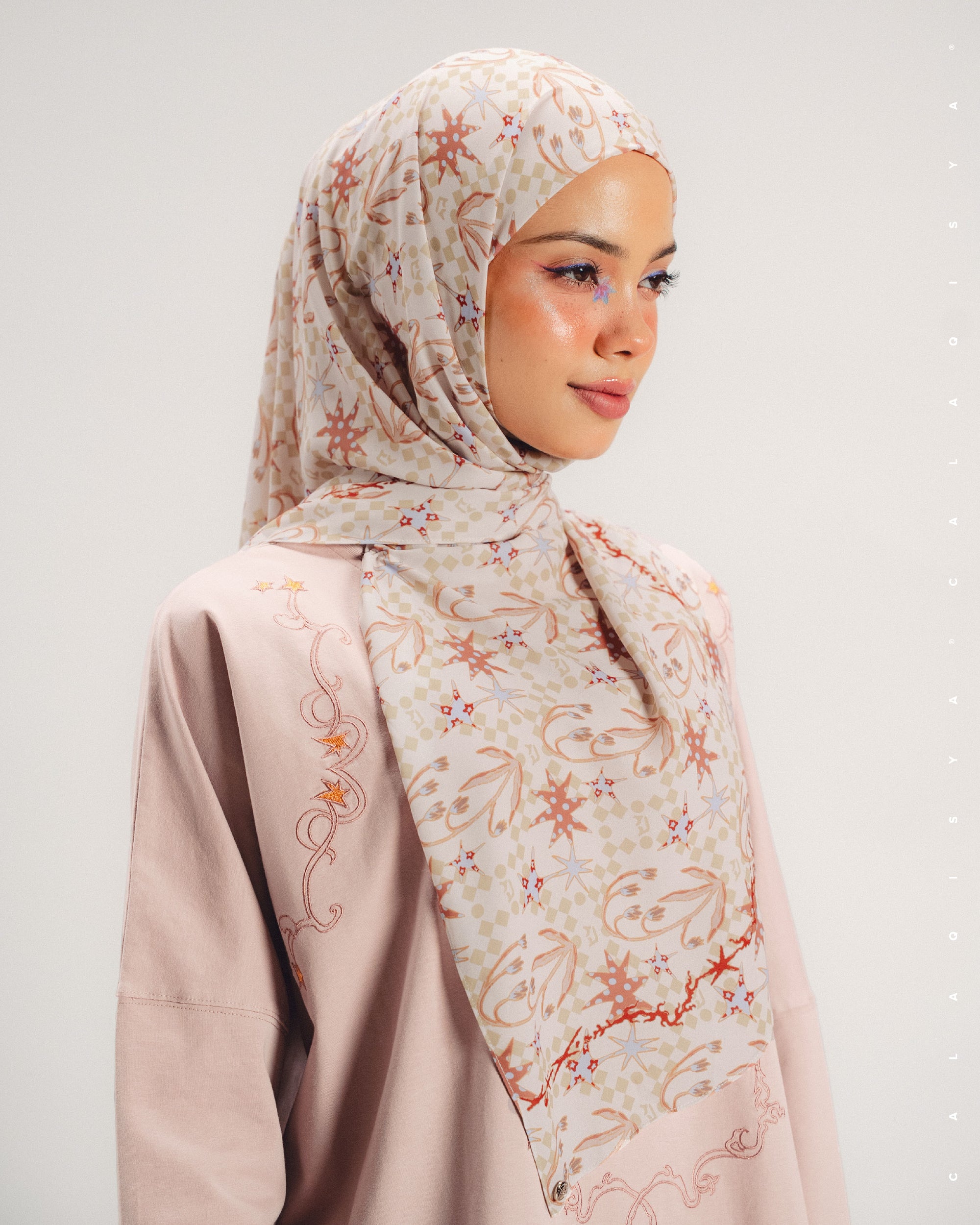 MAISON LUMIERE DANIAH TIE BACK UNDERCHIN IN SEA PEARL