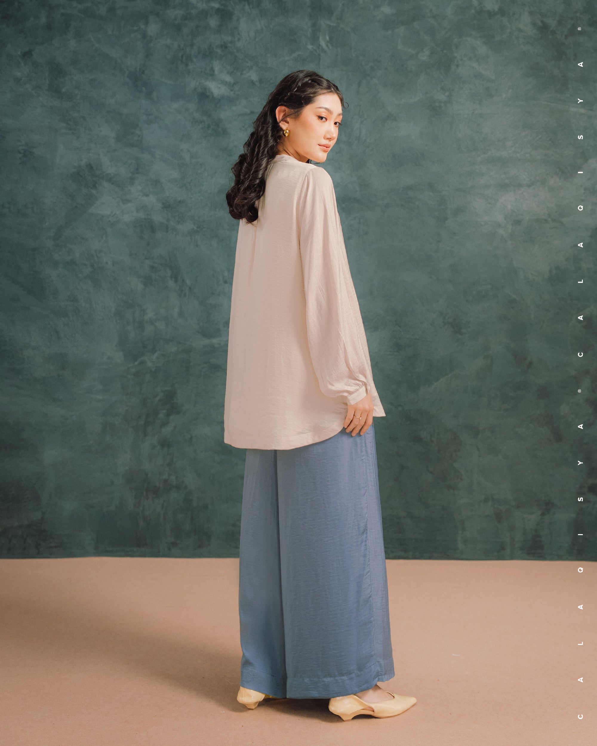 LAUREL BALLOON SLEEVE TOP IN SEA SALT