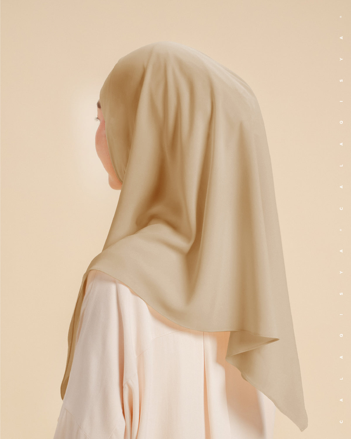 DANIAH TIE BACK UNDERCHIN (TRIANGLE) IN SESAME