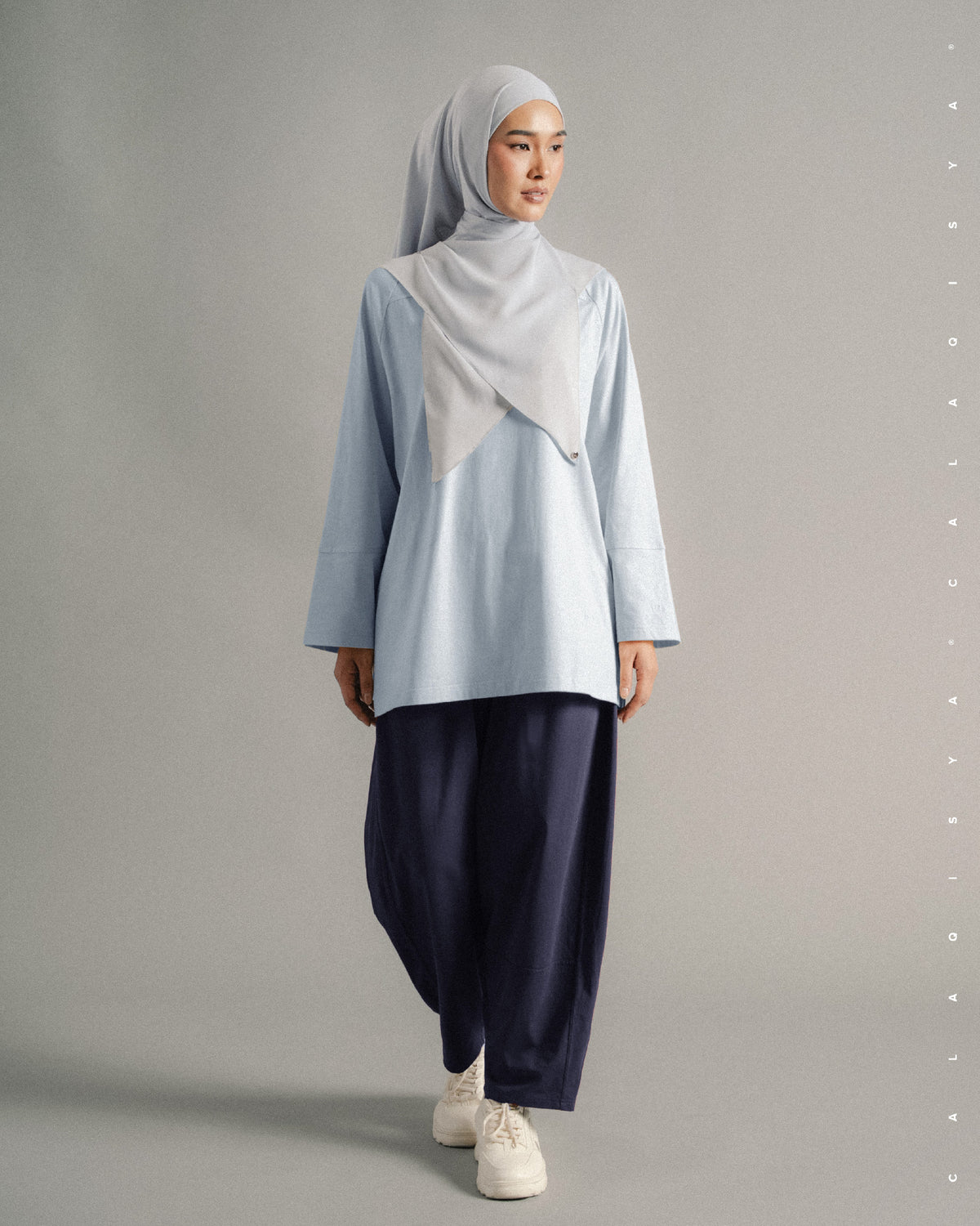 LIGHT CROSSLINE TOP IN SHEER BLUE