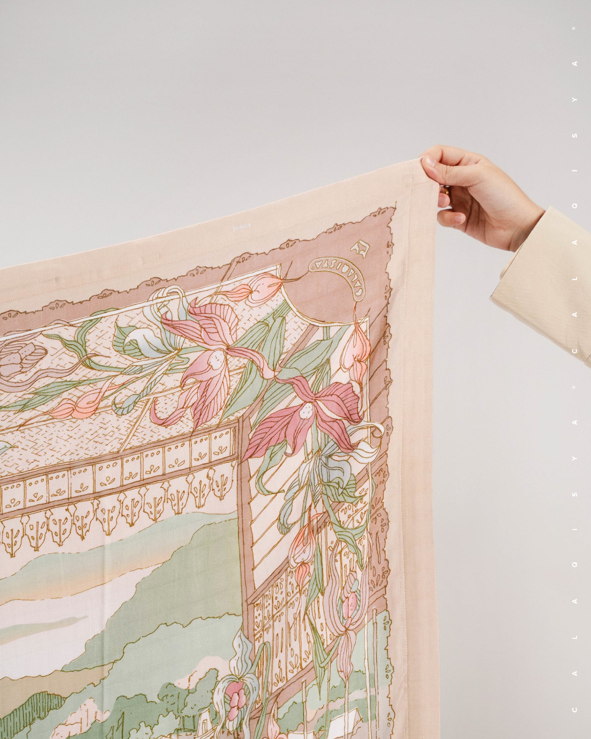 BONNIE SWADDLE CLASSIC IN SHIFTING SAND