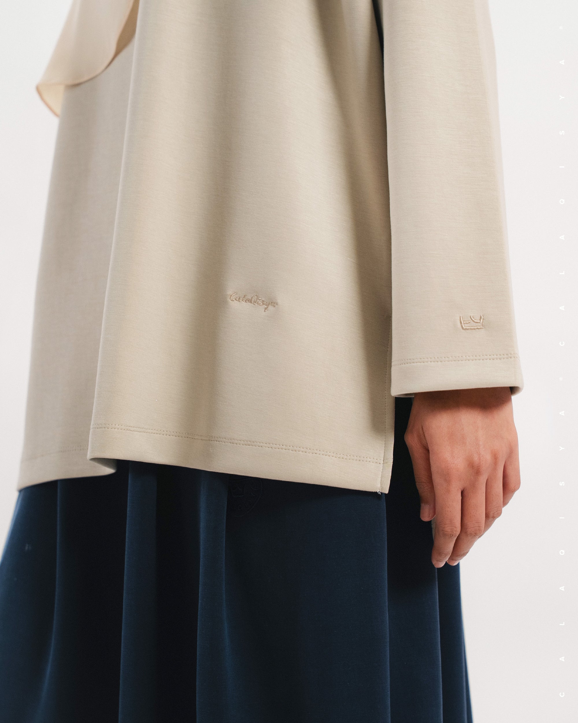 BREATHE RUSH SHIRT IN SHIFTING SAND