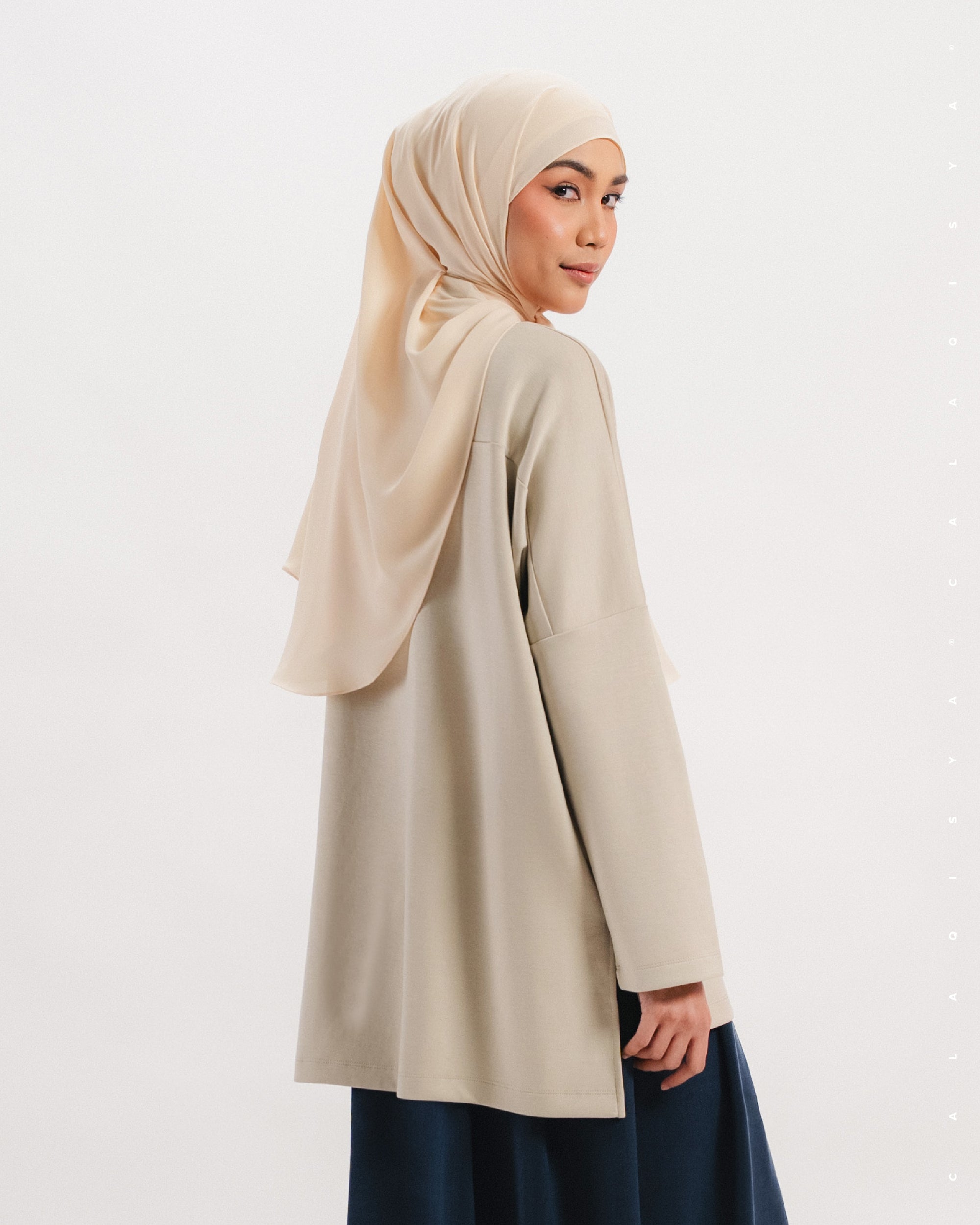 BREATHE RUSH SHIRT IN SHIFTING SAND