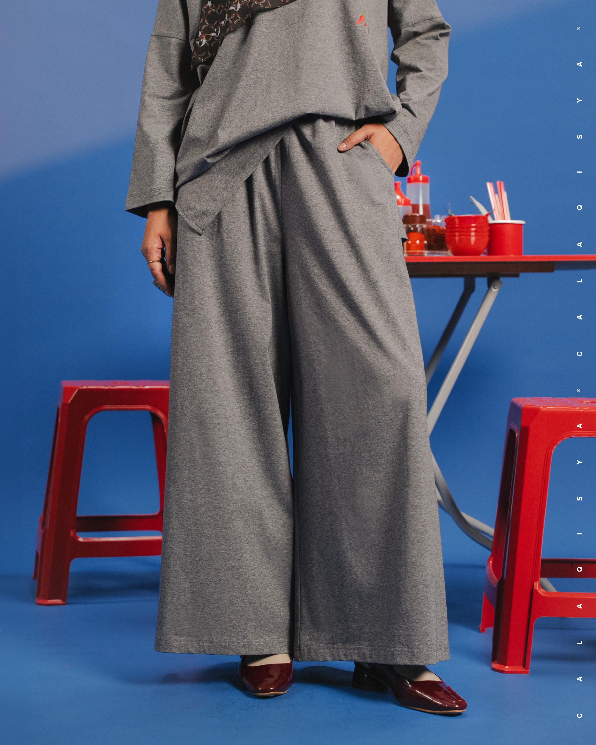 LIGHT FLARE PANTS IN SILENT STORM