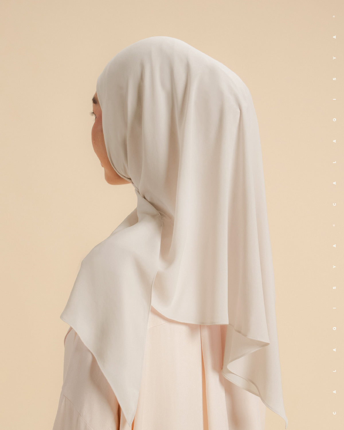DANIAH TIE BACK UNDERCHIN (TRIANGLE) IN SUGAR SWIZZLE
